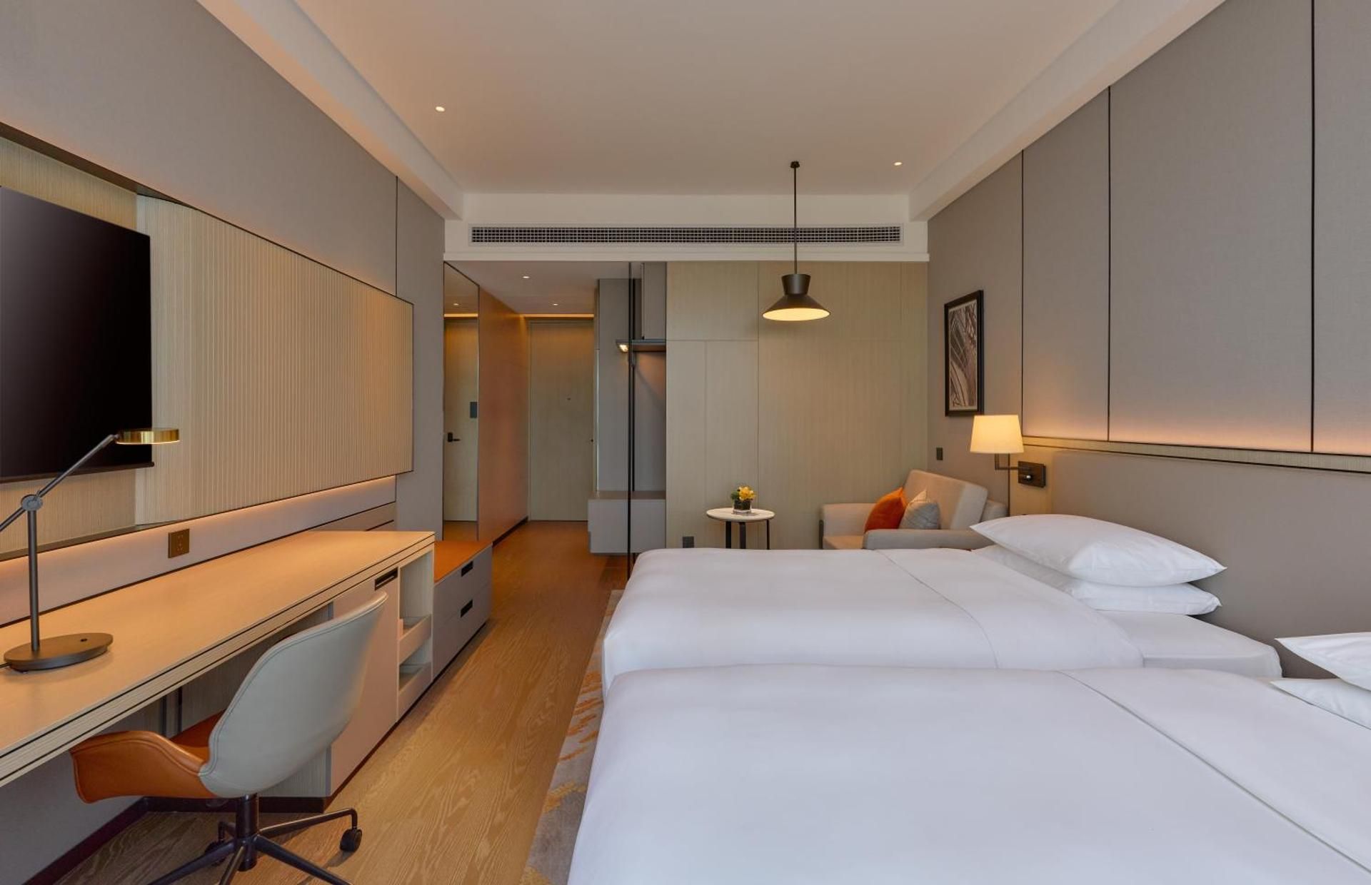 2 Twin Beds (with Sofa Bed)