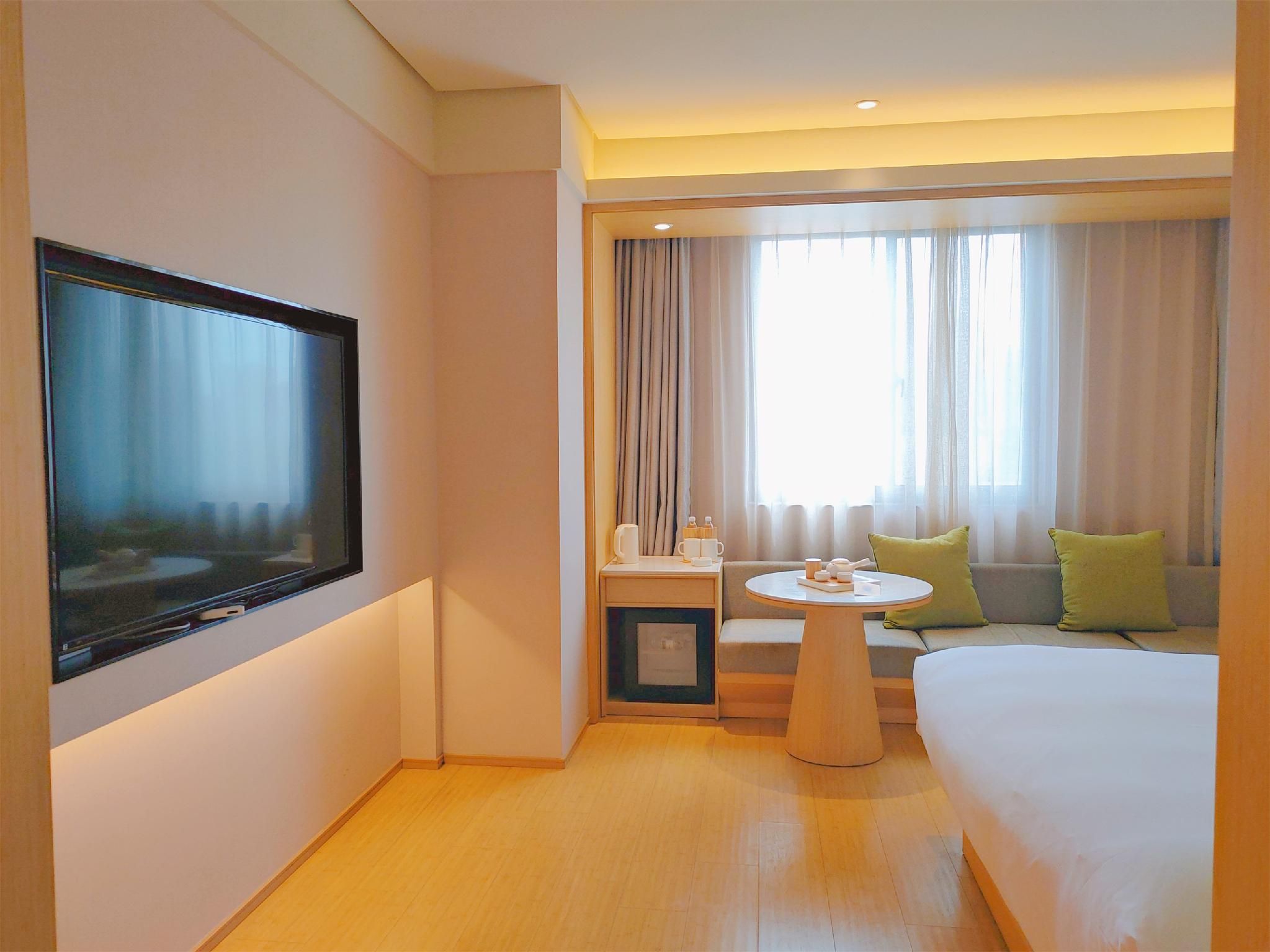 Business Queen Bed Room
