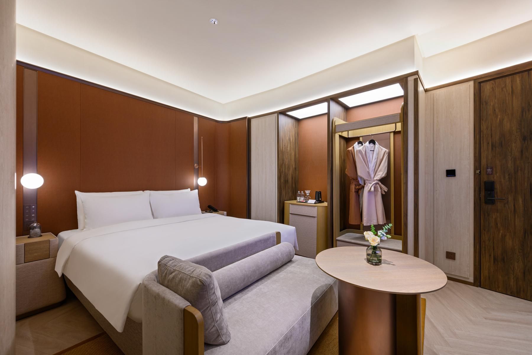 Huazhu - 1 Bed Room With View