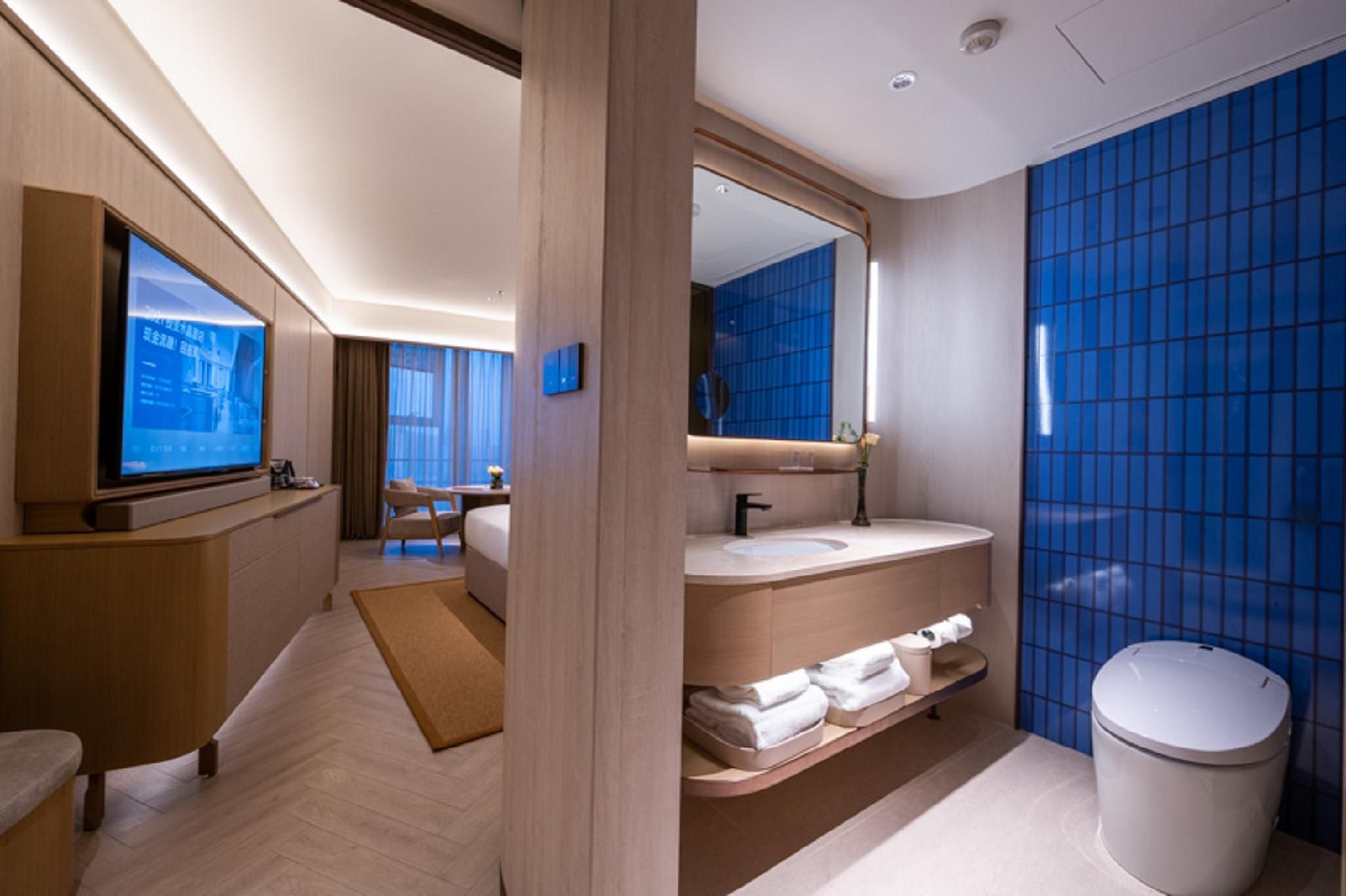 Huazhu - Superior Bed Room With View