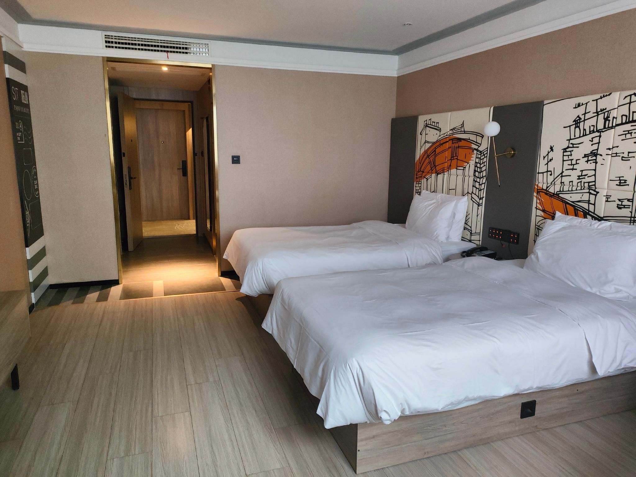 Huazhu - Deluxe Twin Room