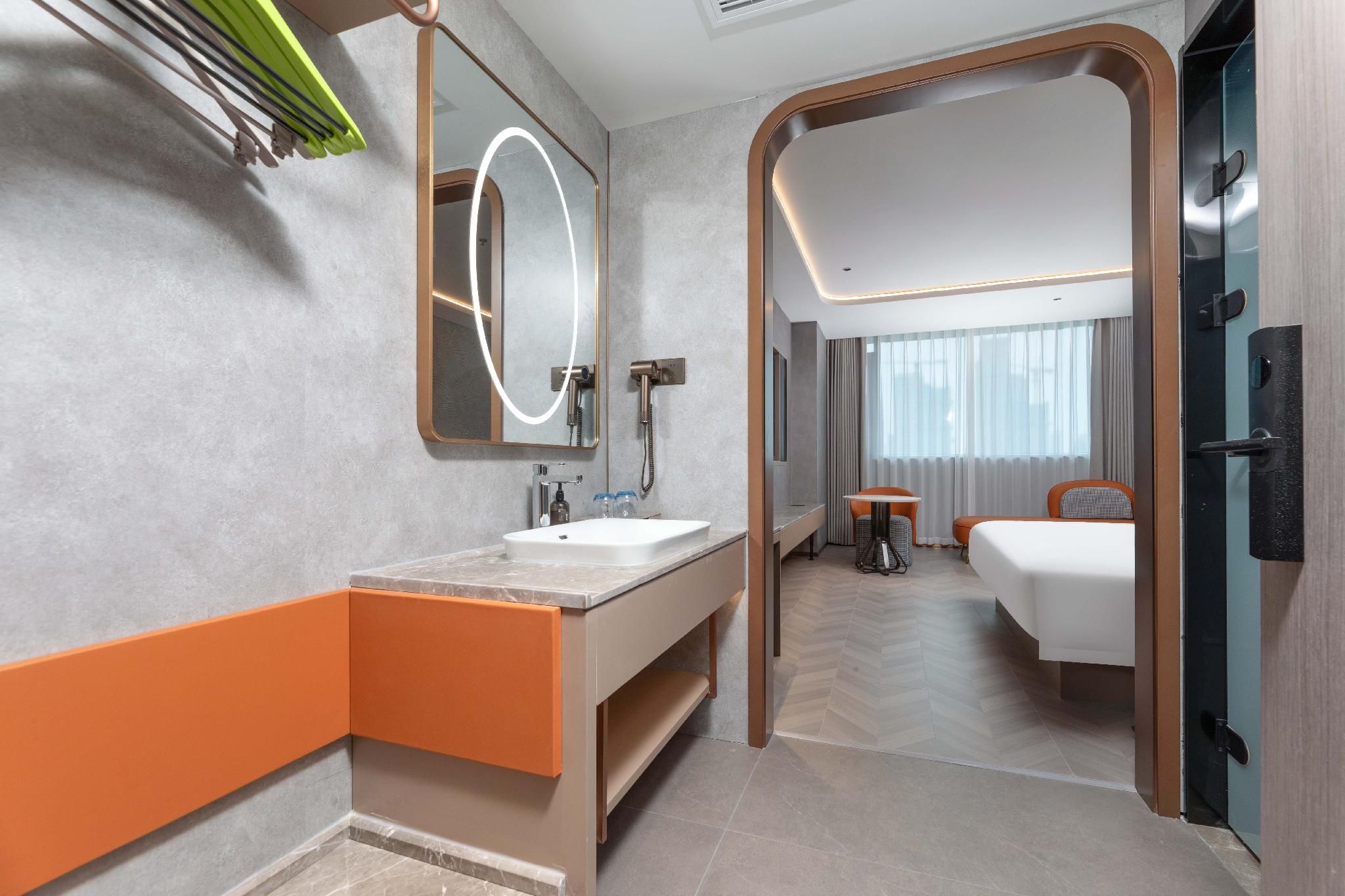 Huazhu - Deluxe Bed Room