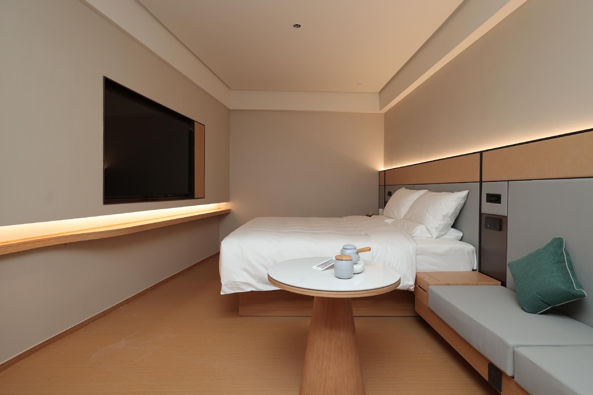 Business Queen Bed Room