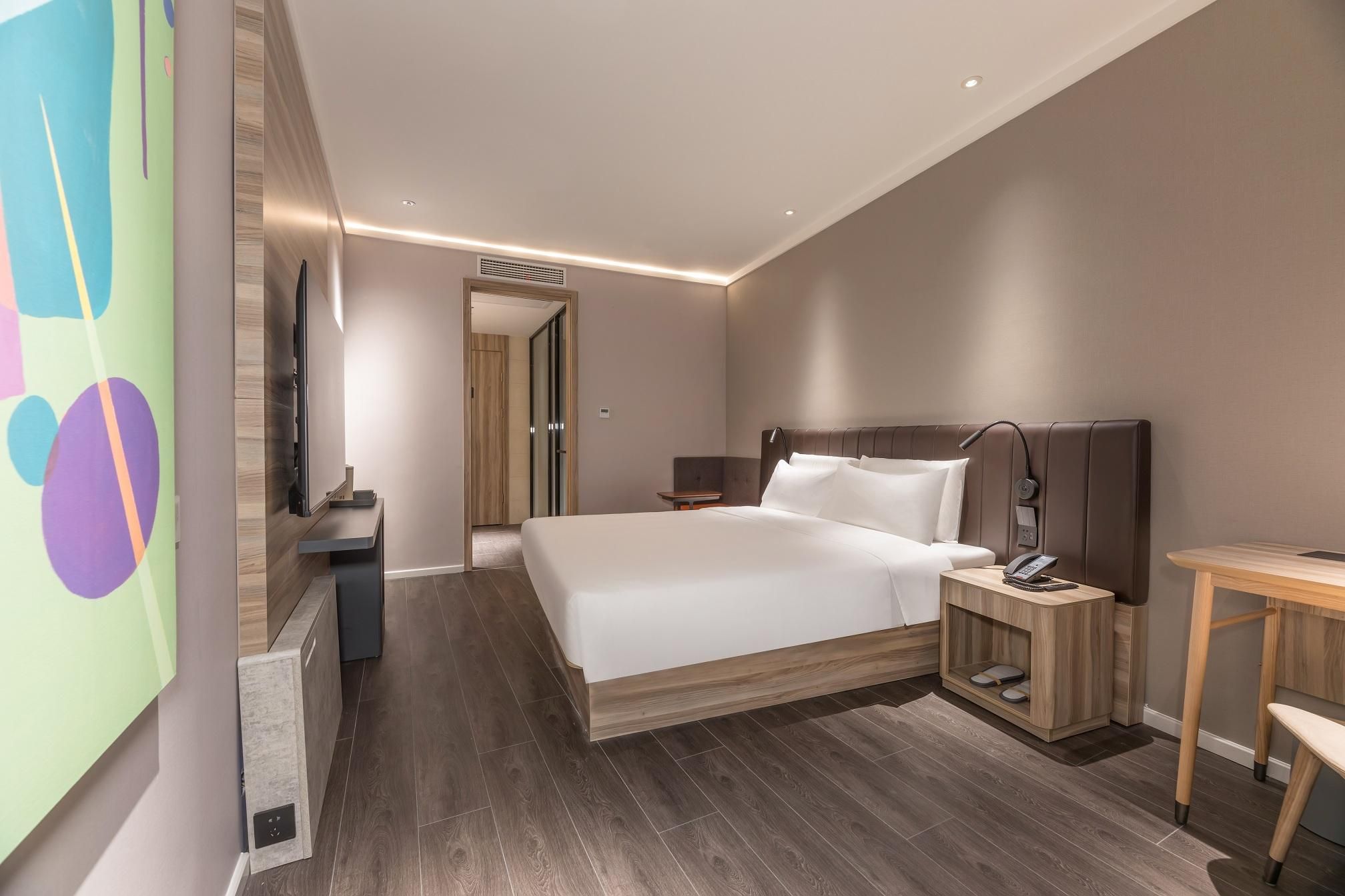 Queen Superior Room