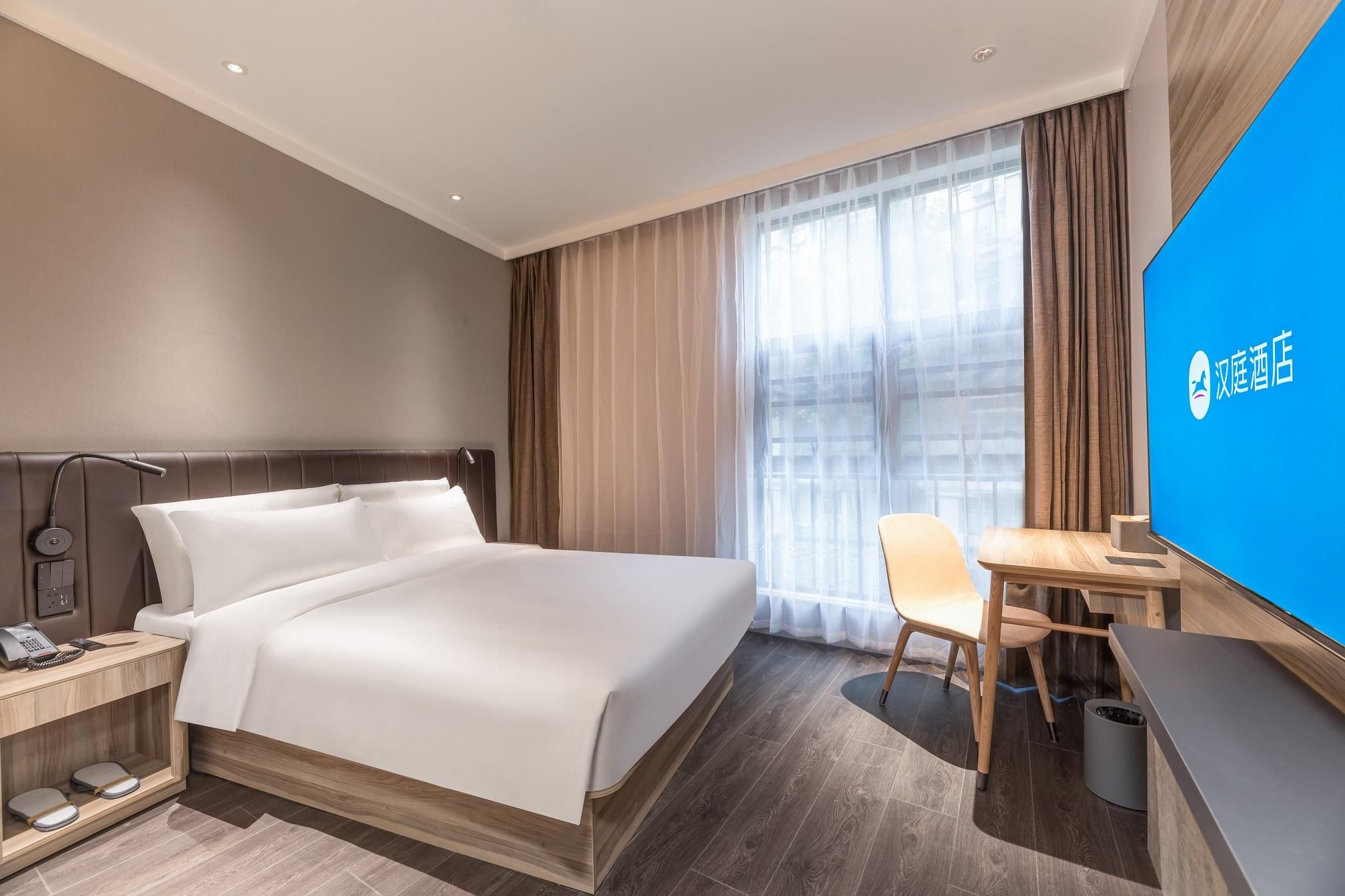 Business Queen Bed Room