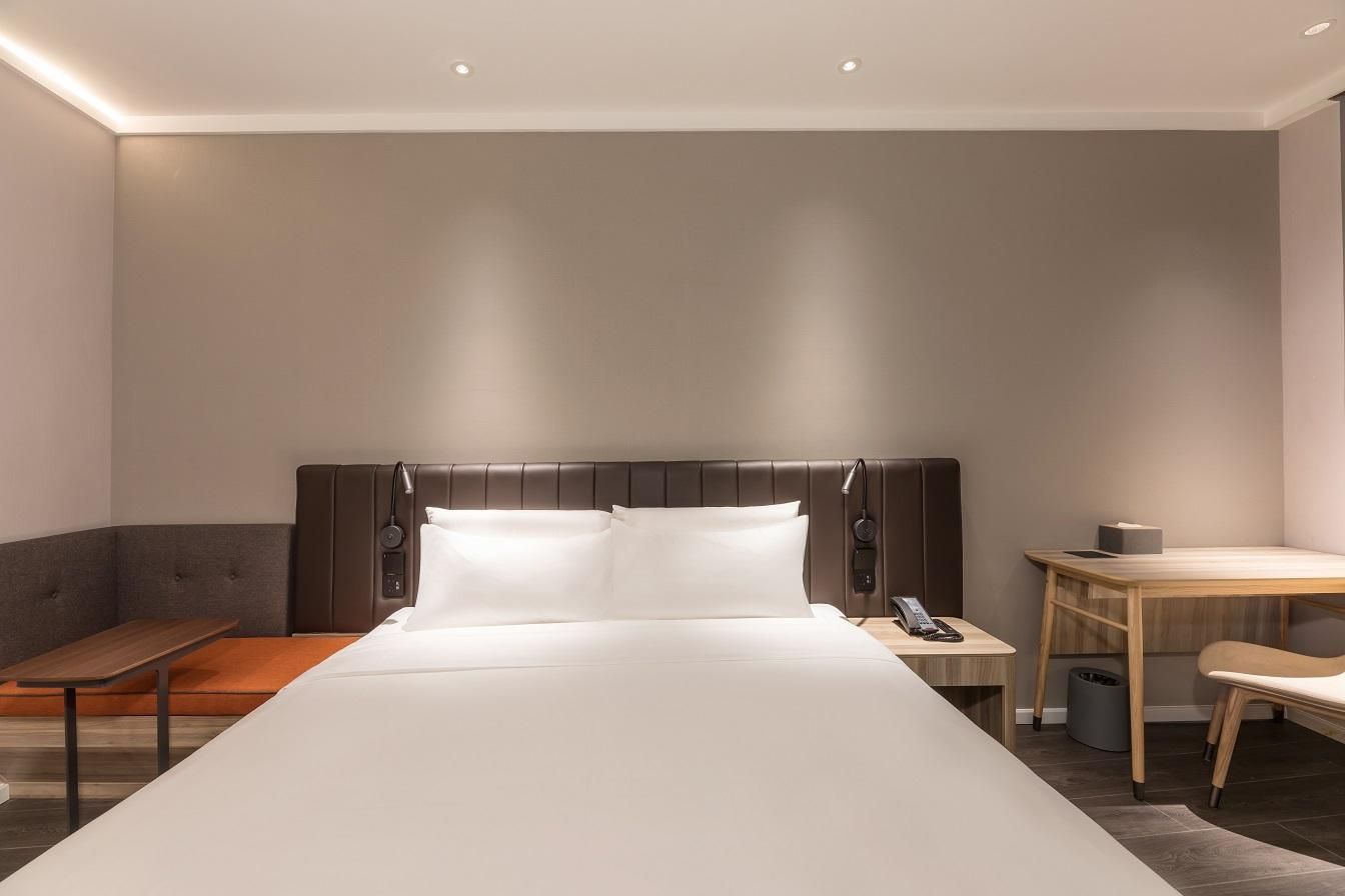 Queen Superior Room