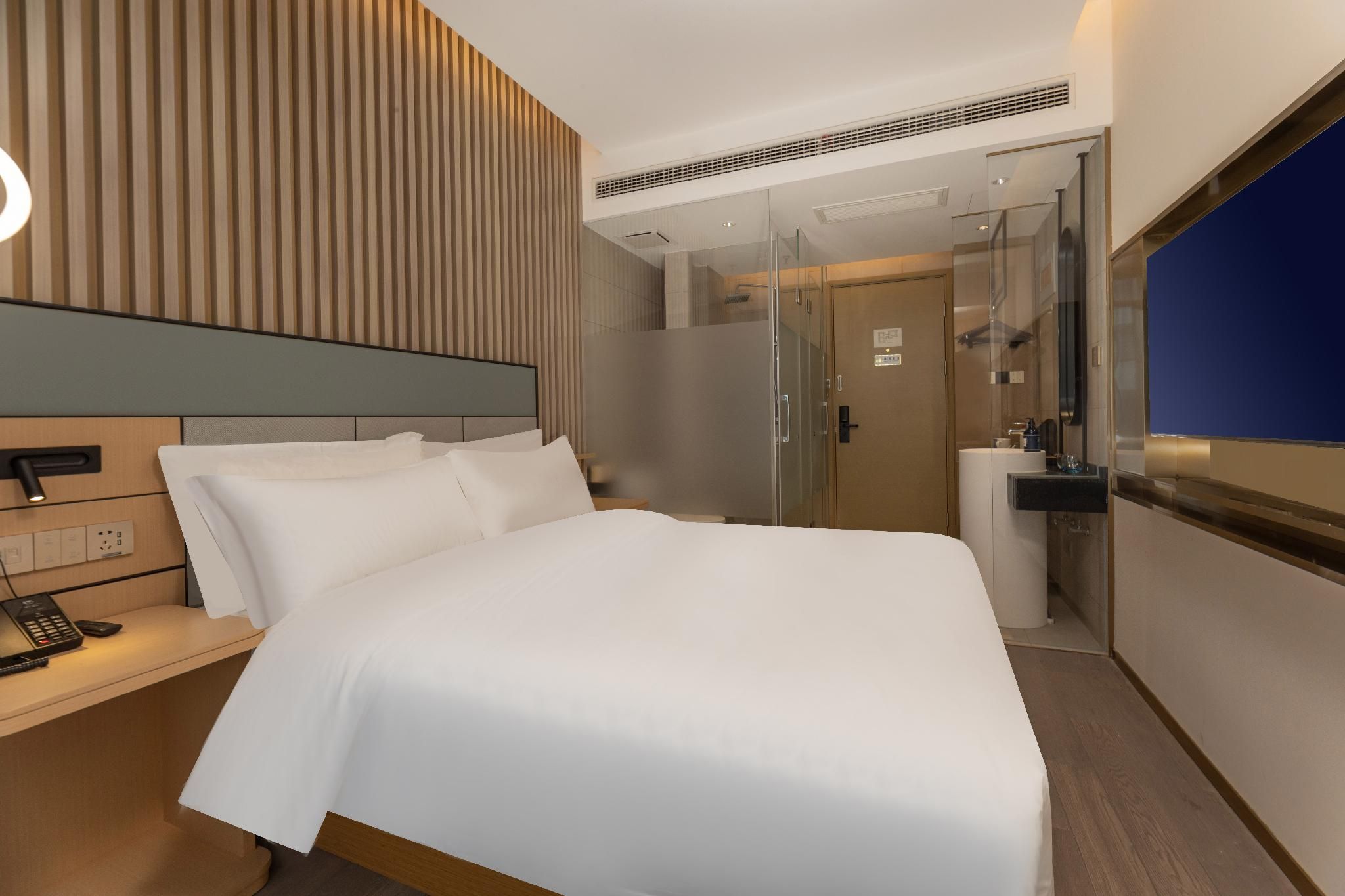 Huazhu - Room With Bed