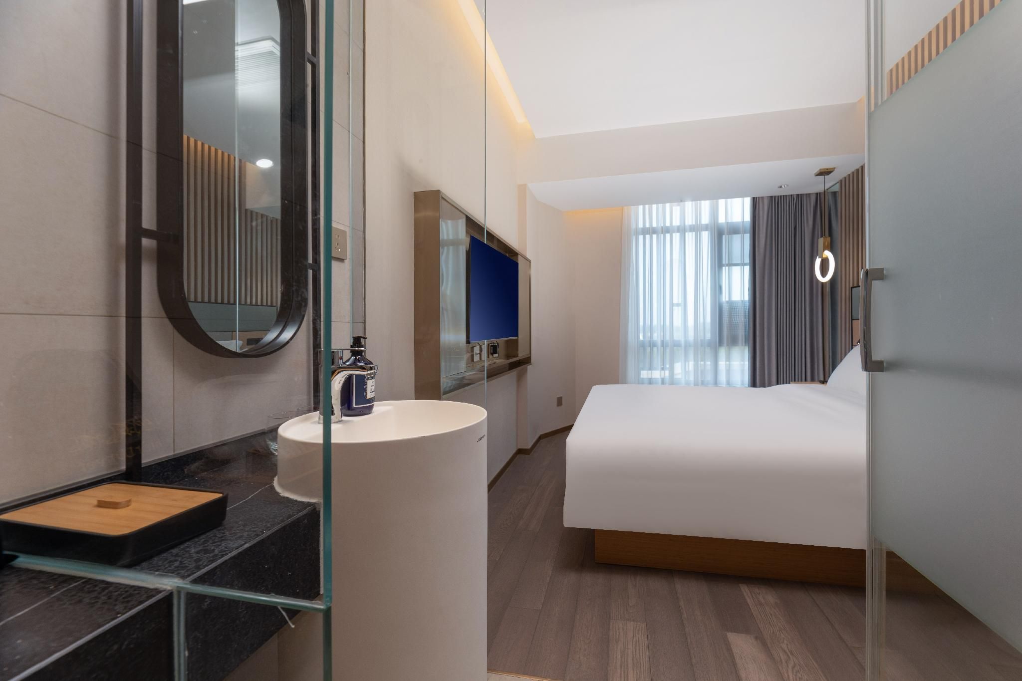 Huazhu - Room With Bed