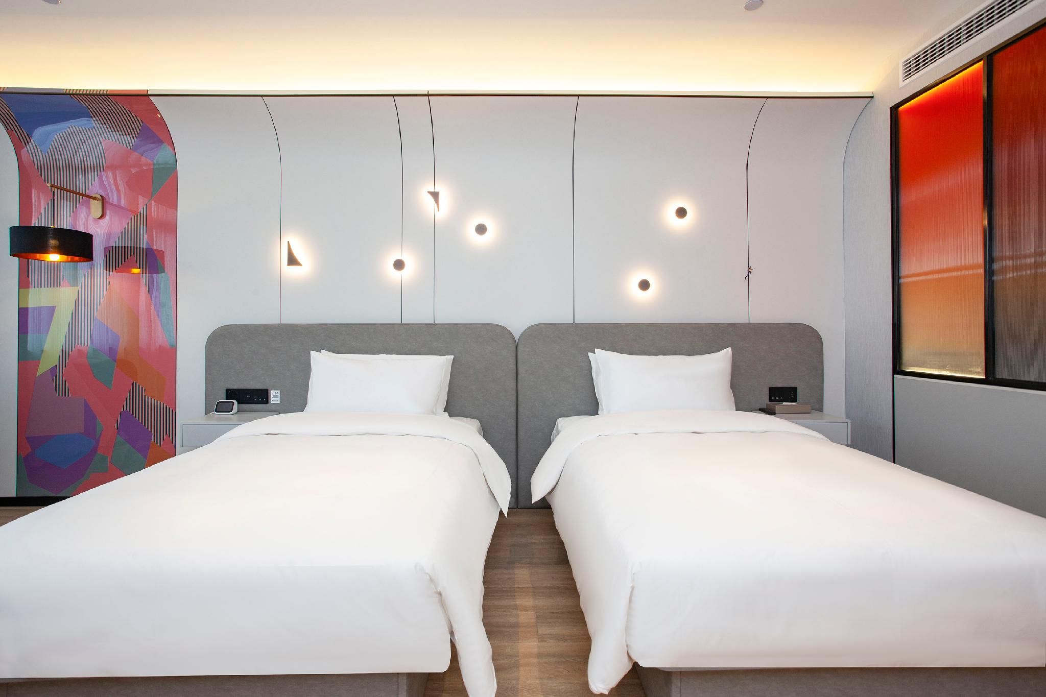 Huazhu - Deluxe Twin Room