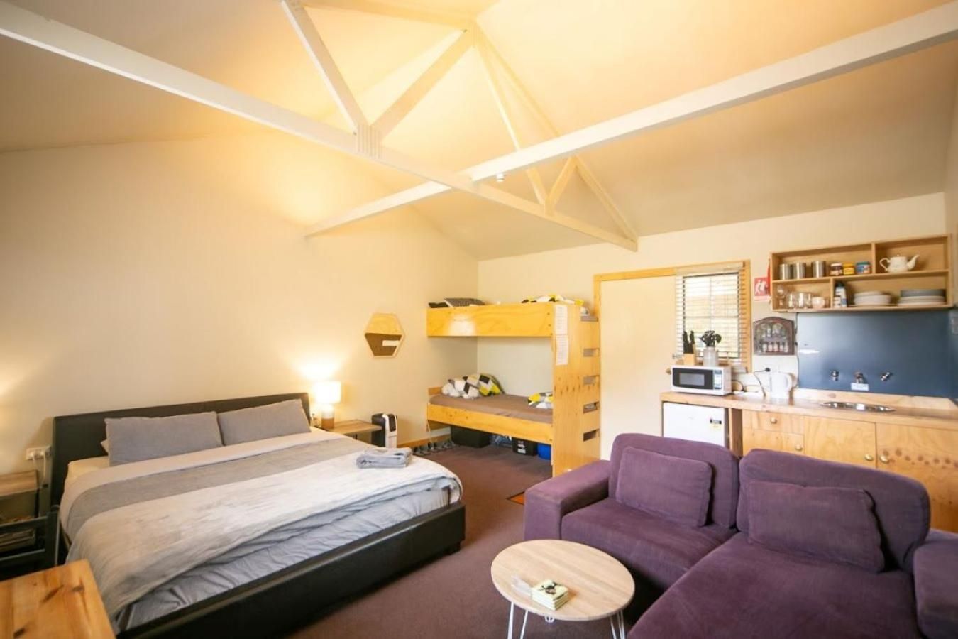 Standard Self-Contained Studio Cottage with Private Bathroom - The Hut