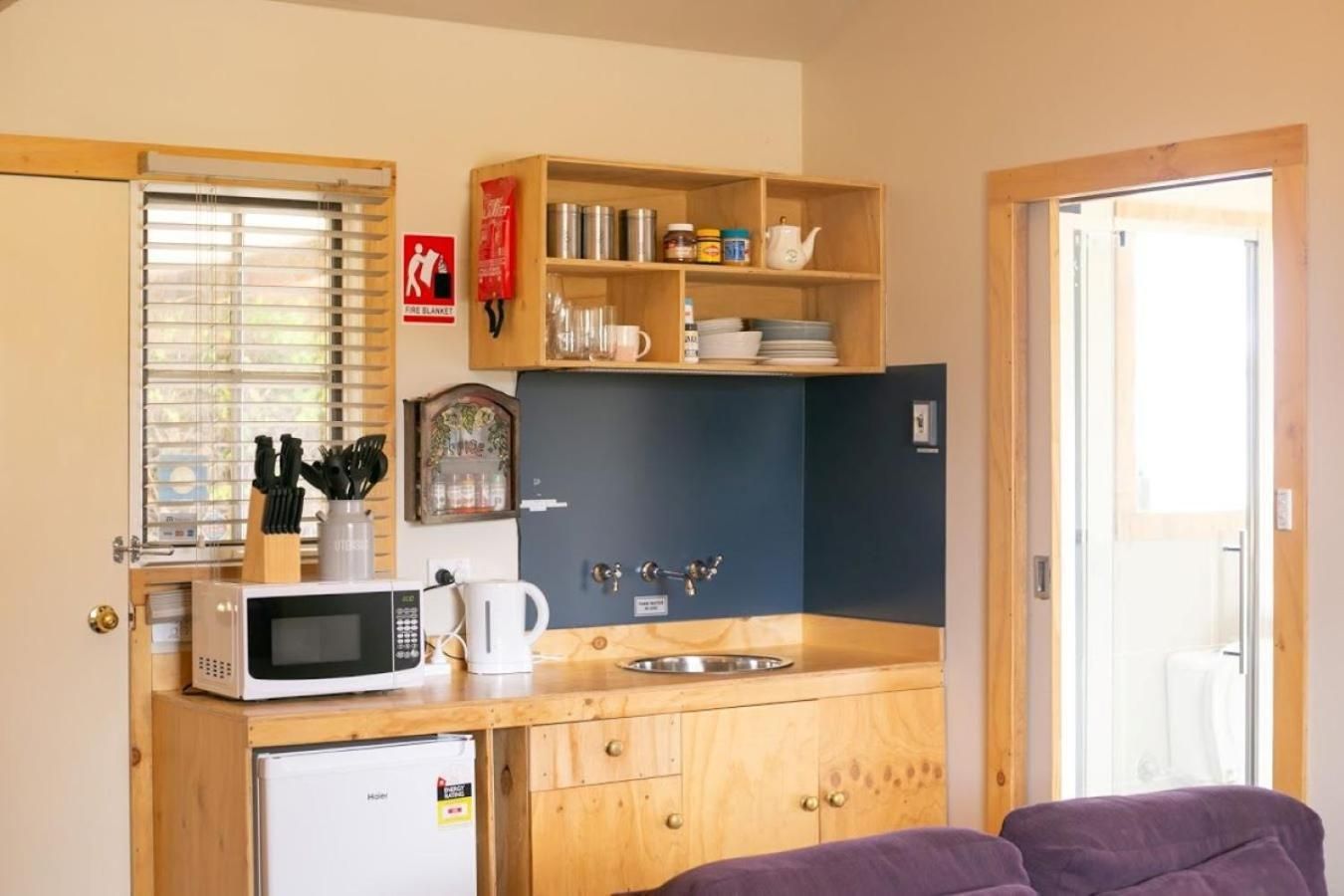 Standard Self-Contained Studio Cottage with Private Bathroom - The Hut