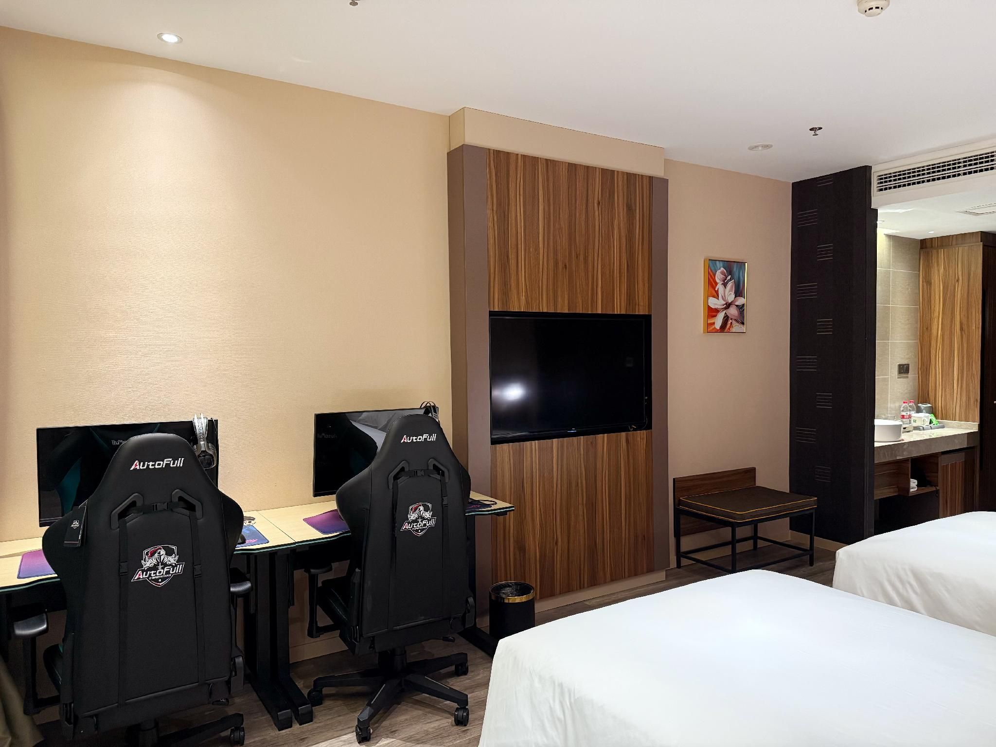 PC Gaming Twin Room