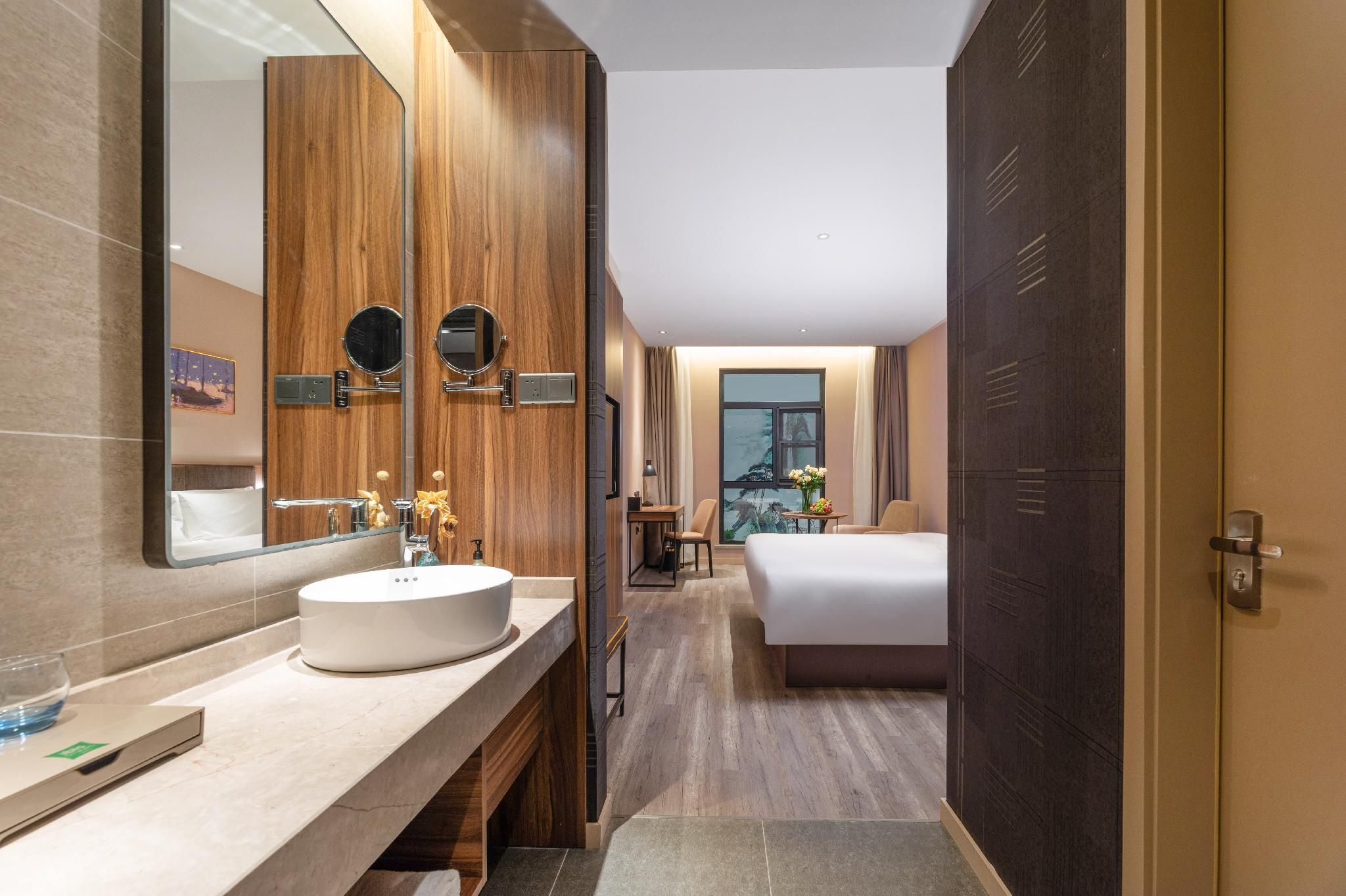 Huazhu - Room With Bed