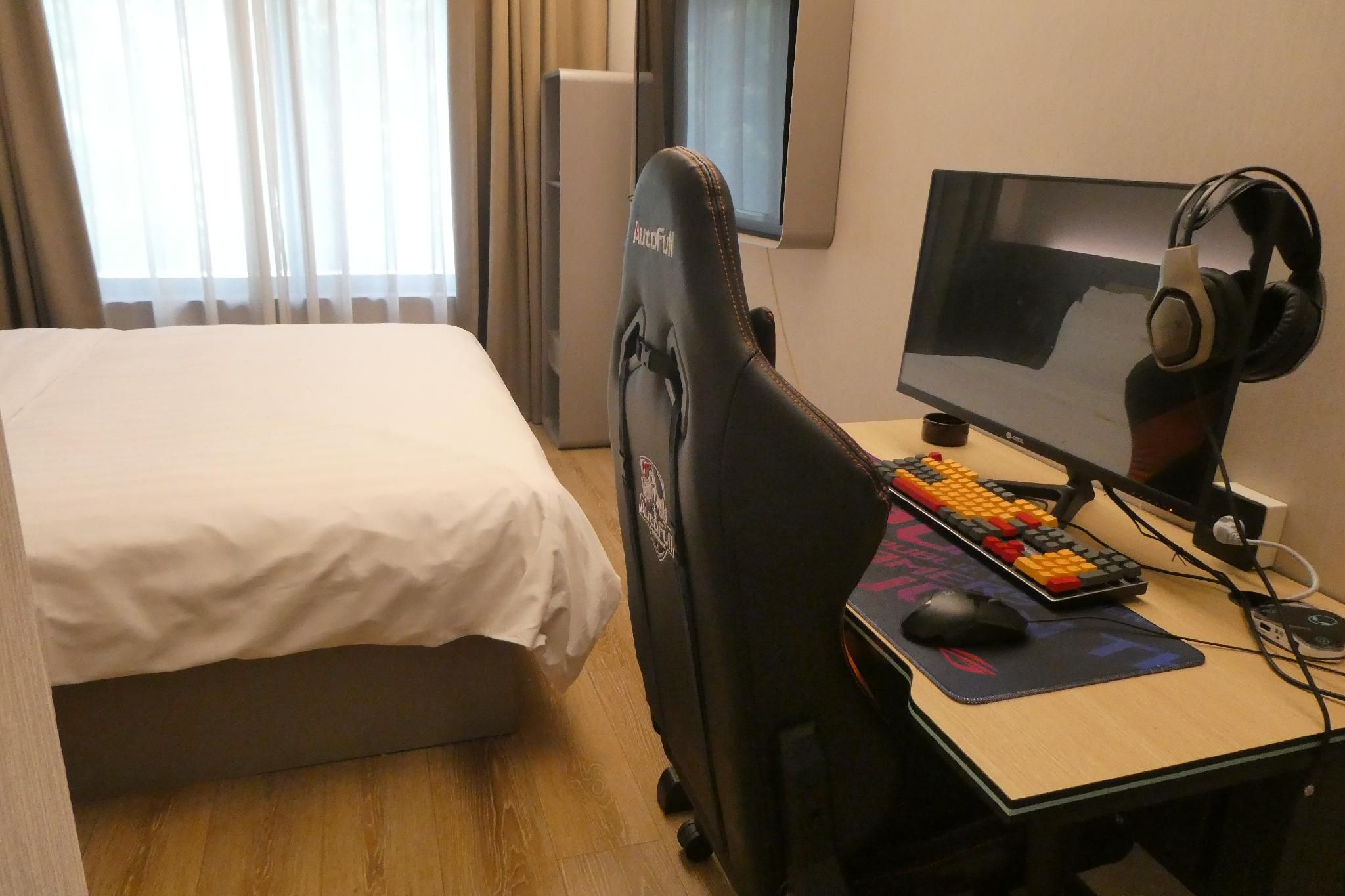 PC Gaming Queen Room