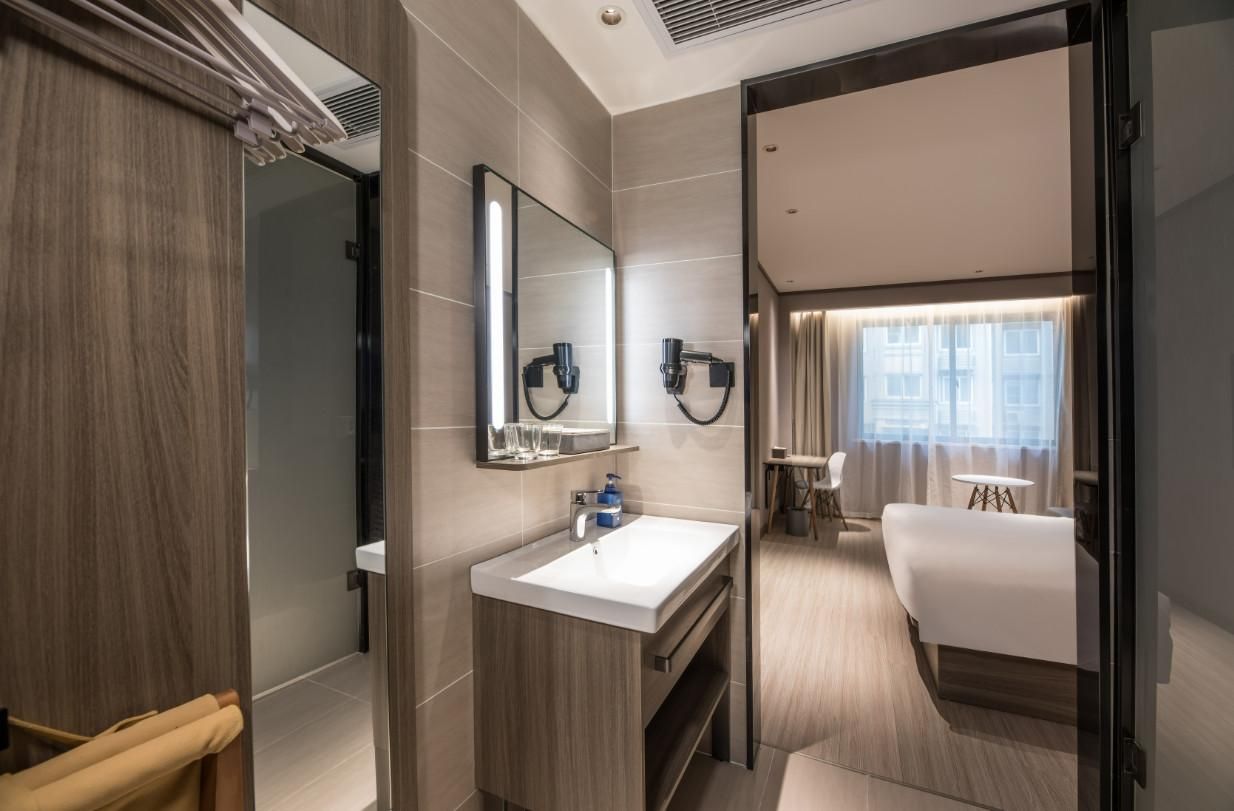 Huazhu - Superior BedRoom