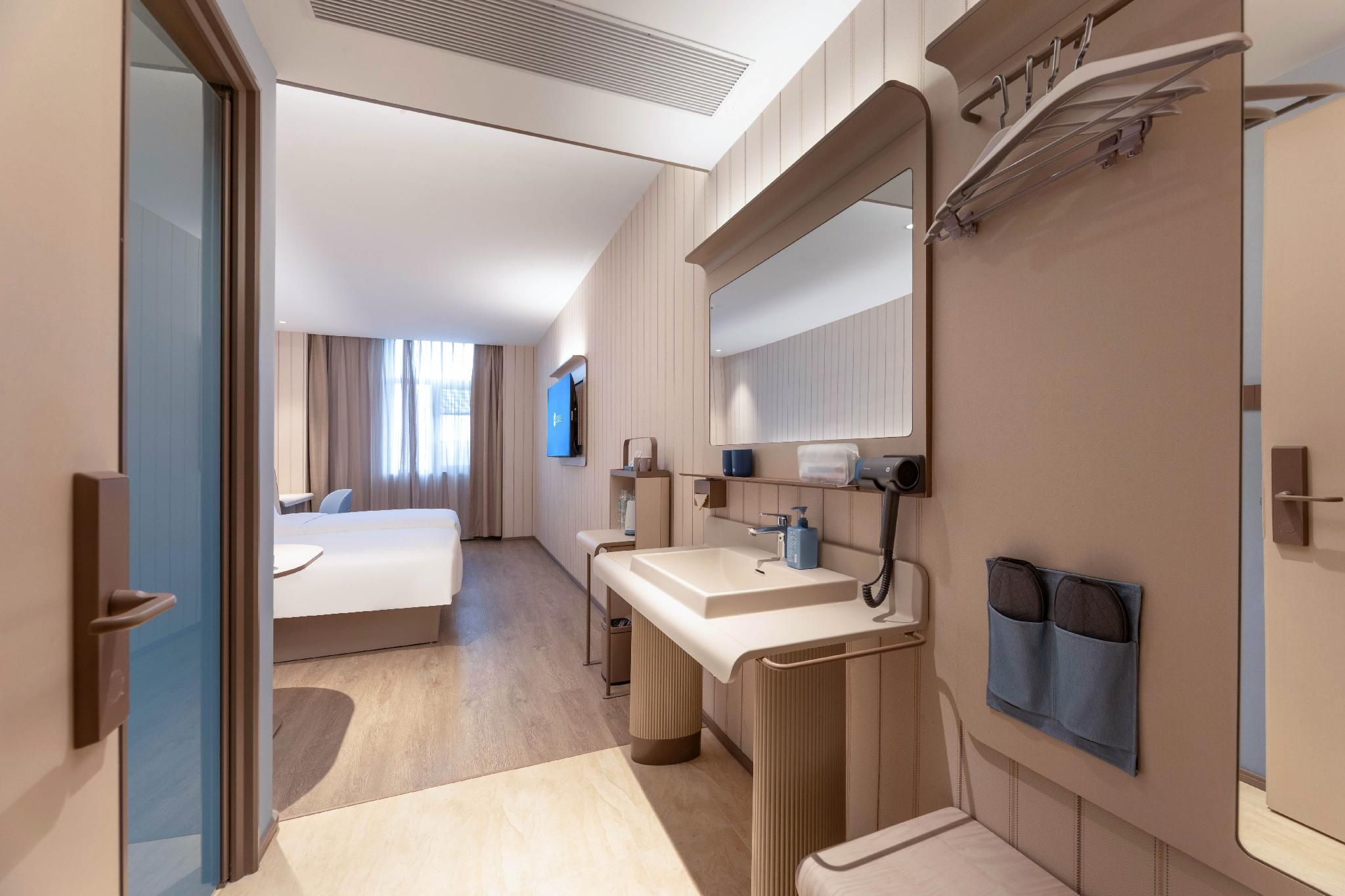 Huazhu - Superior BedRoom