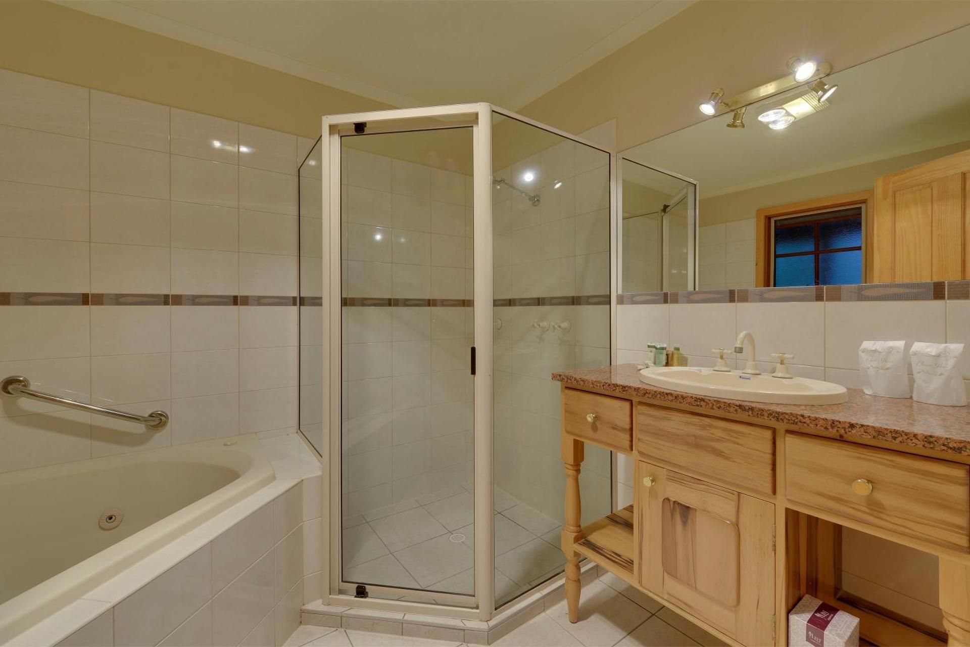 Wilderness Chalet with Spa Bath