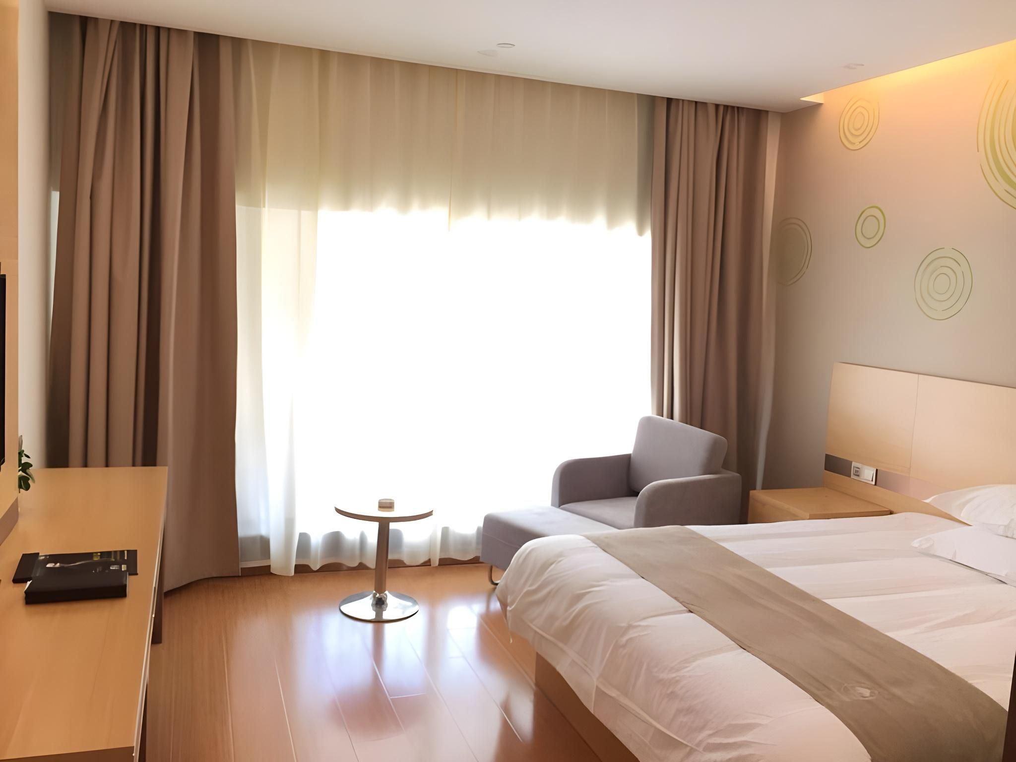 GreenTree Inn Nantong Qidong Binhai Industrial Park Zone Nanhai Road Express Hotel Business Suite