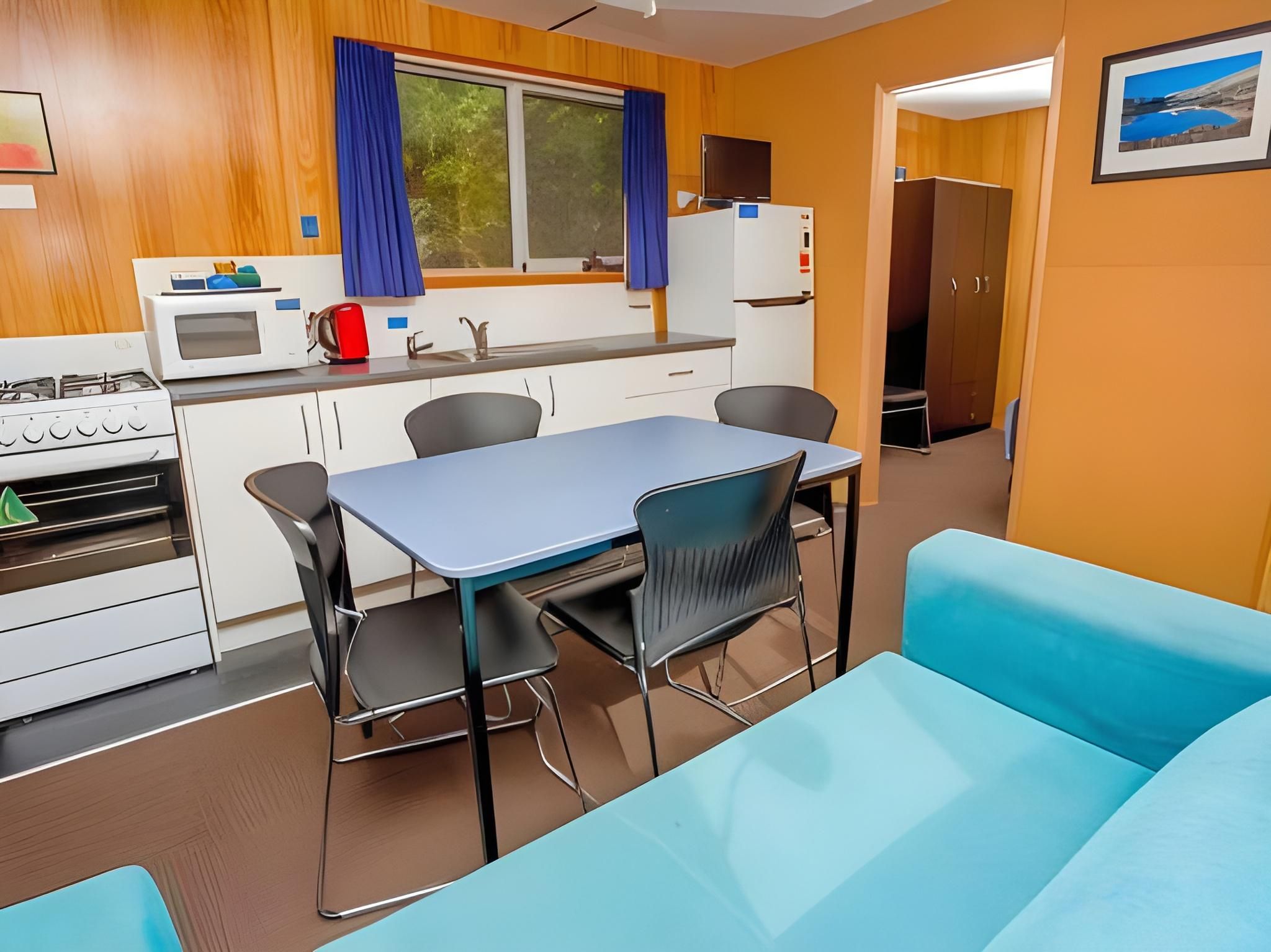 Standard Cabin - Sleeps 6