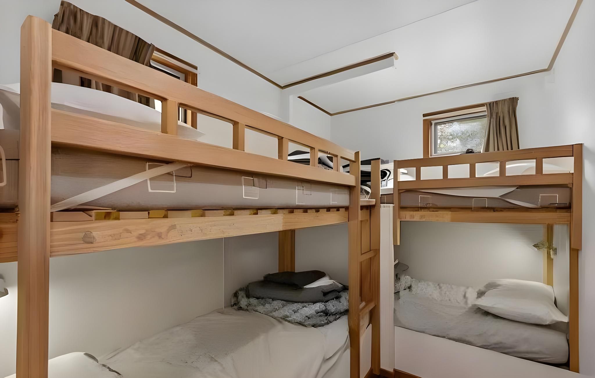 Standard Cabin - Sleeps 6