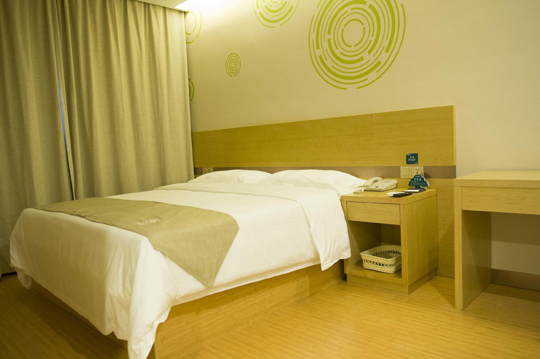 GTR - Guest Room with One 1.8M Bed