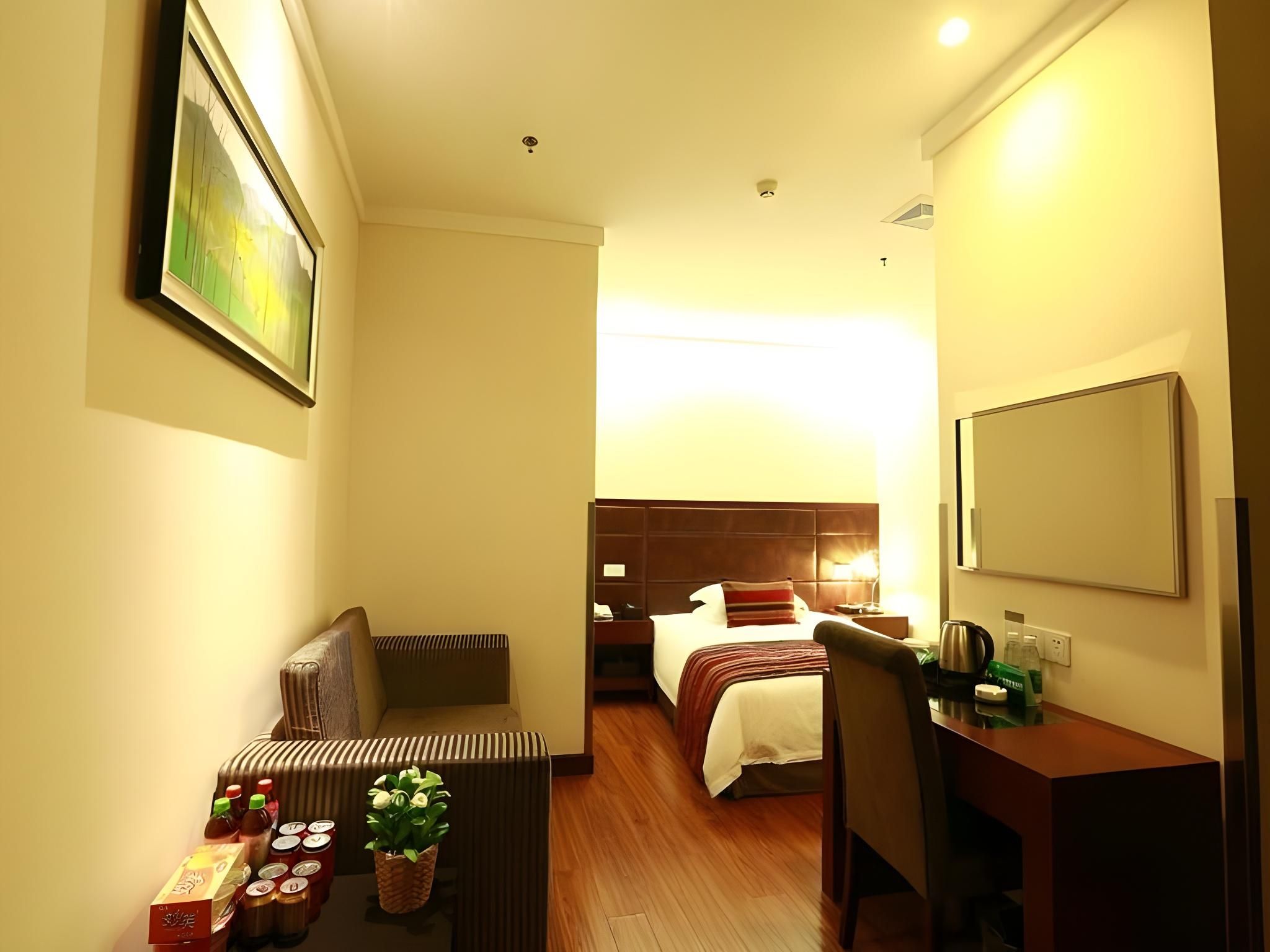 GTI - 1 Bed Guest Room no Window, 1.5M Bed