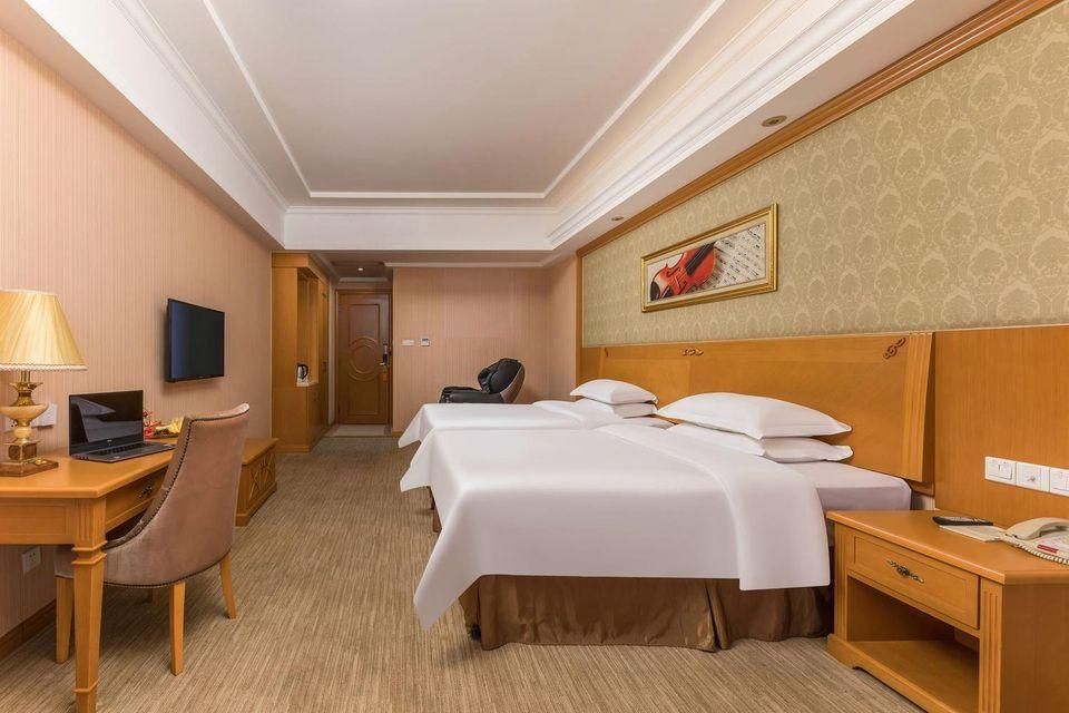 Vienna - Functional Chess Suite Room