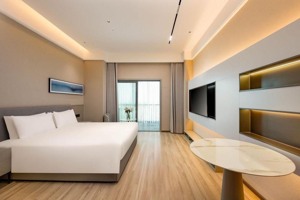 1 King Standard High Floor