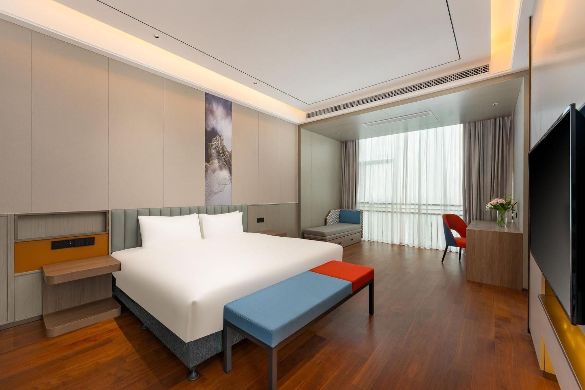 One-Bedroom Suite with Balcony