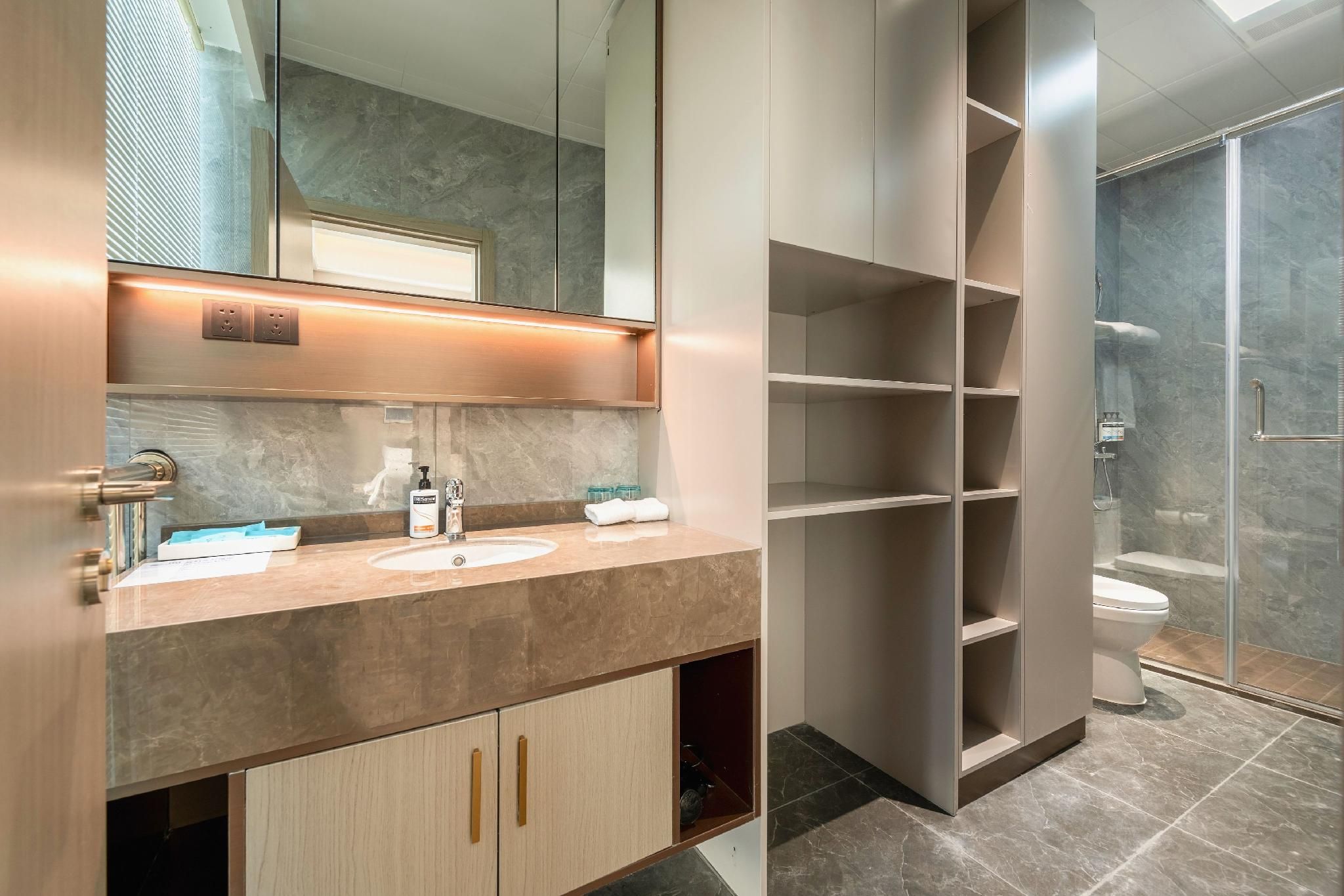 1 Bedroom Suite
