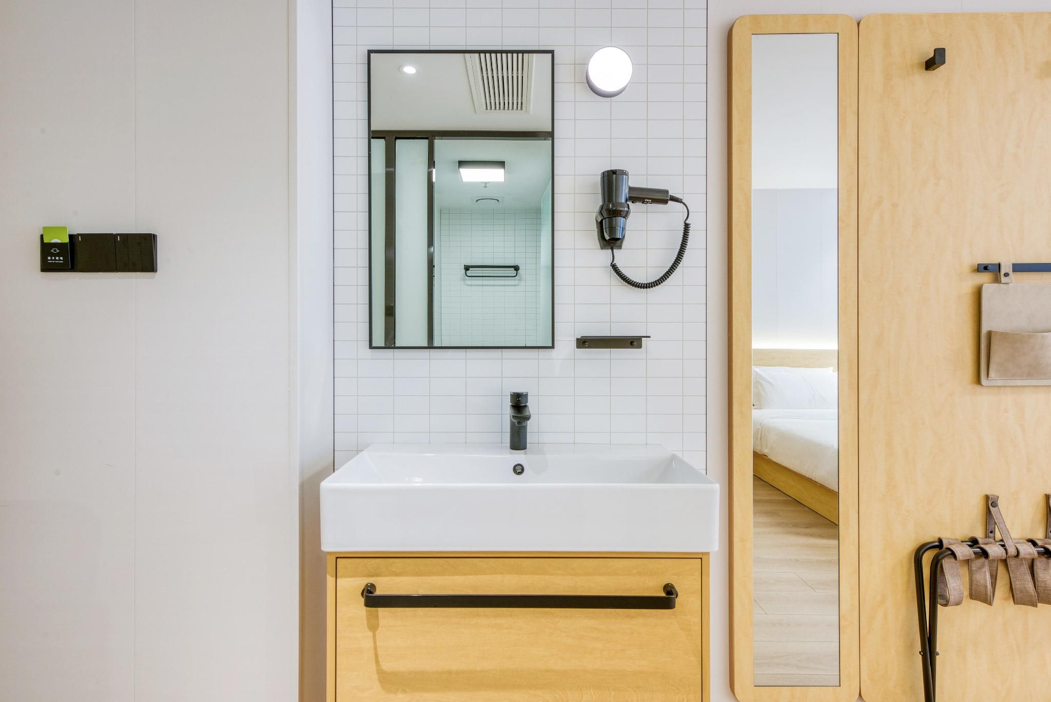 Twin Business Room