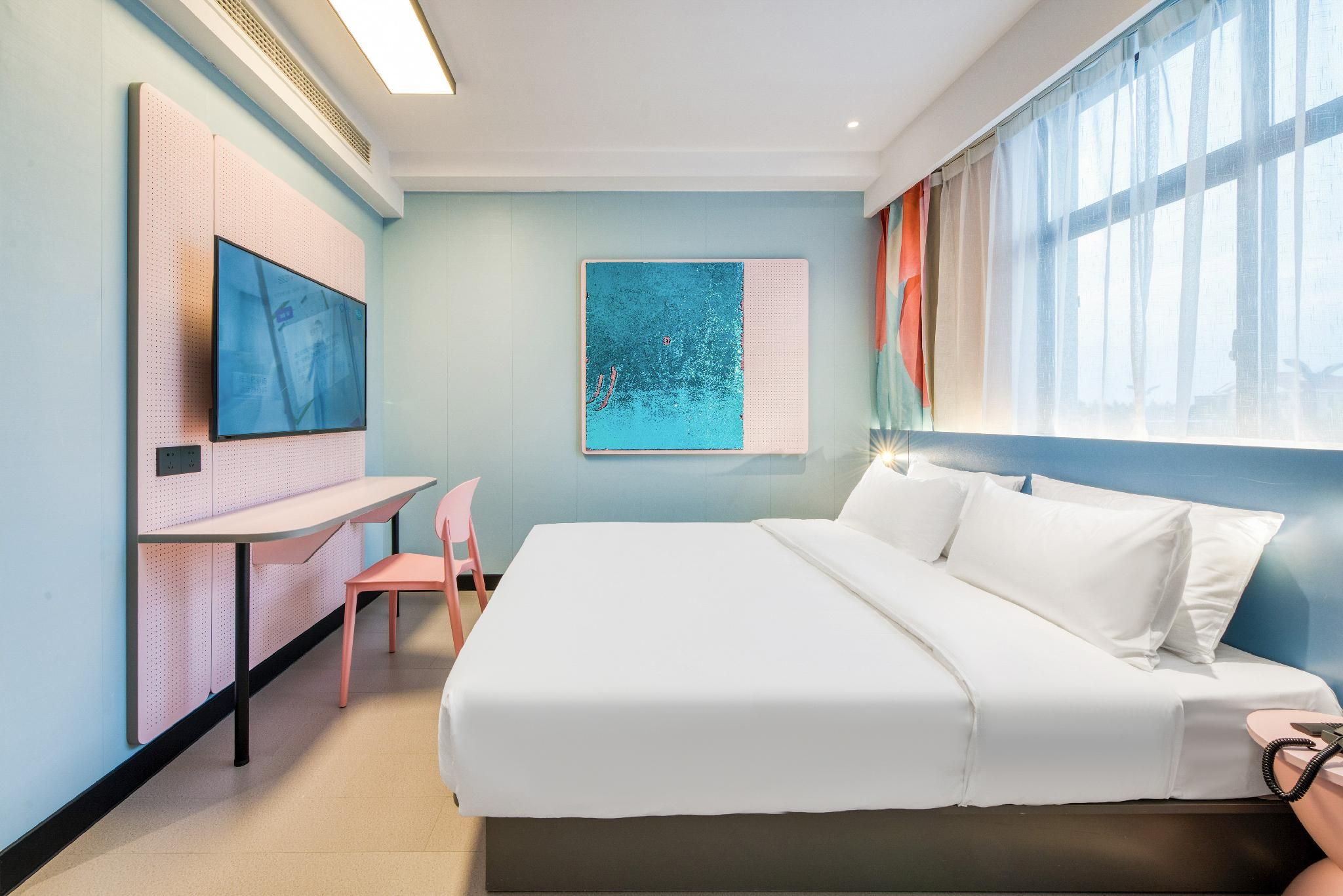 Queen Superior Room