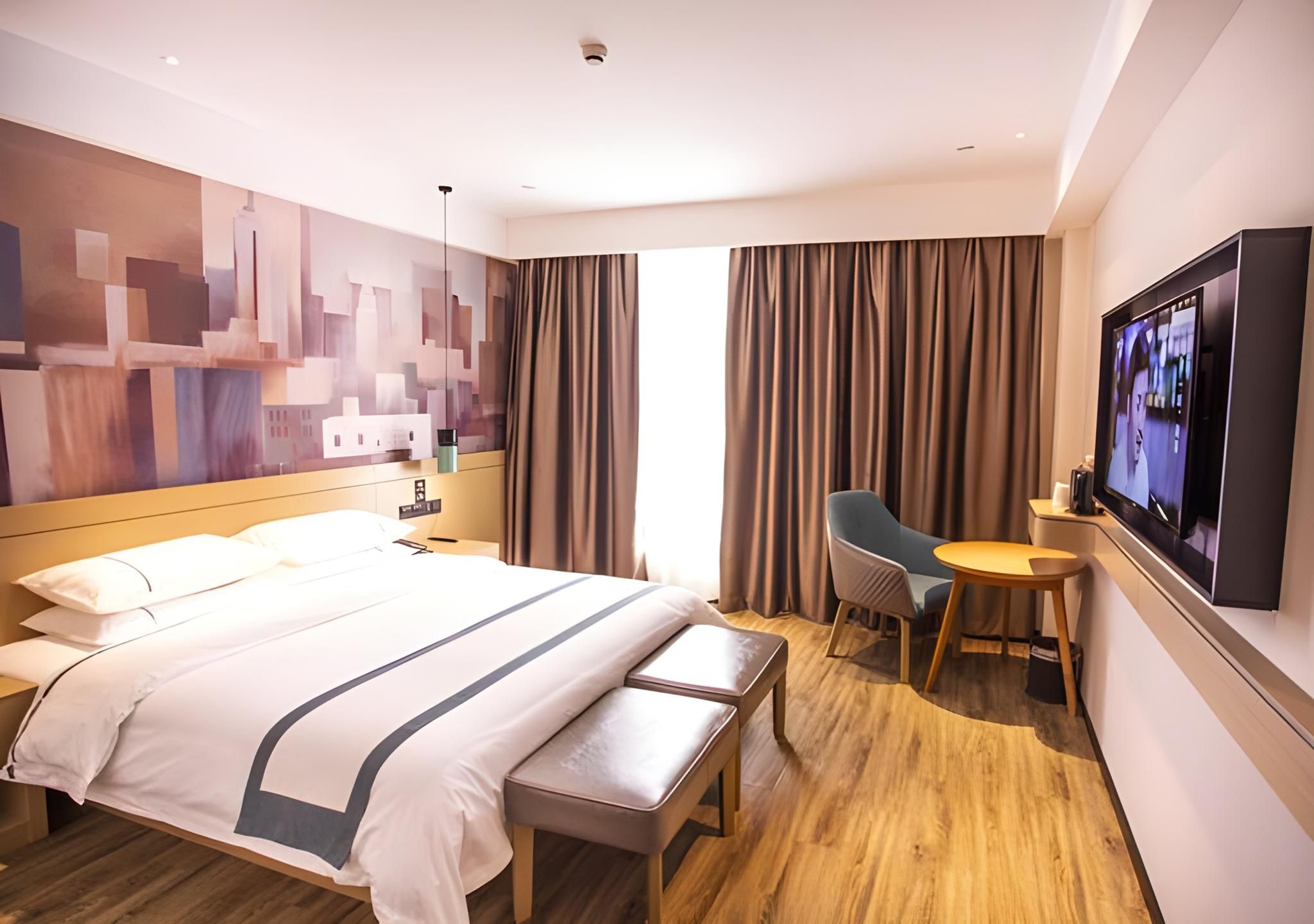 Business Queen Room