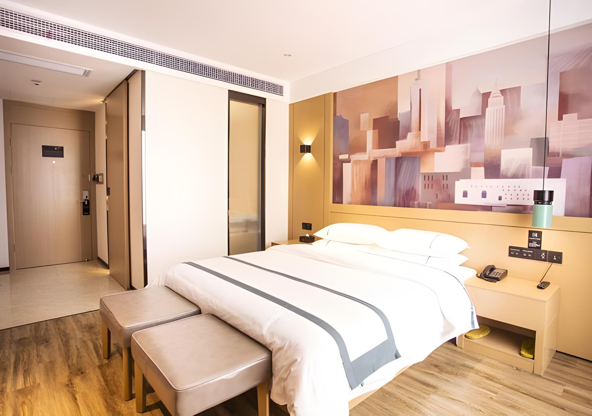 Business Queen Room