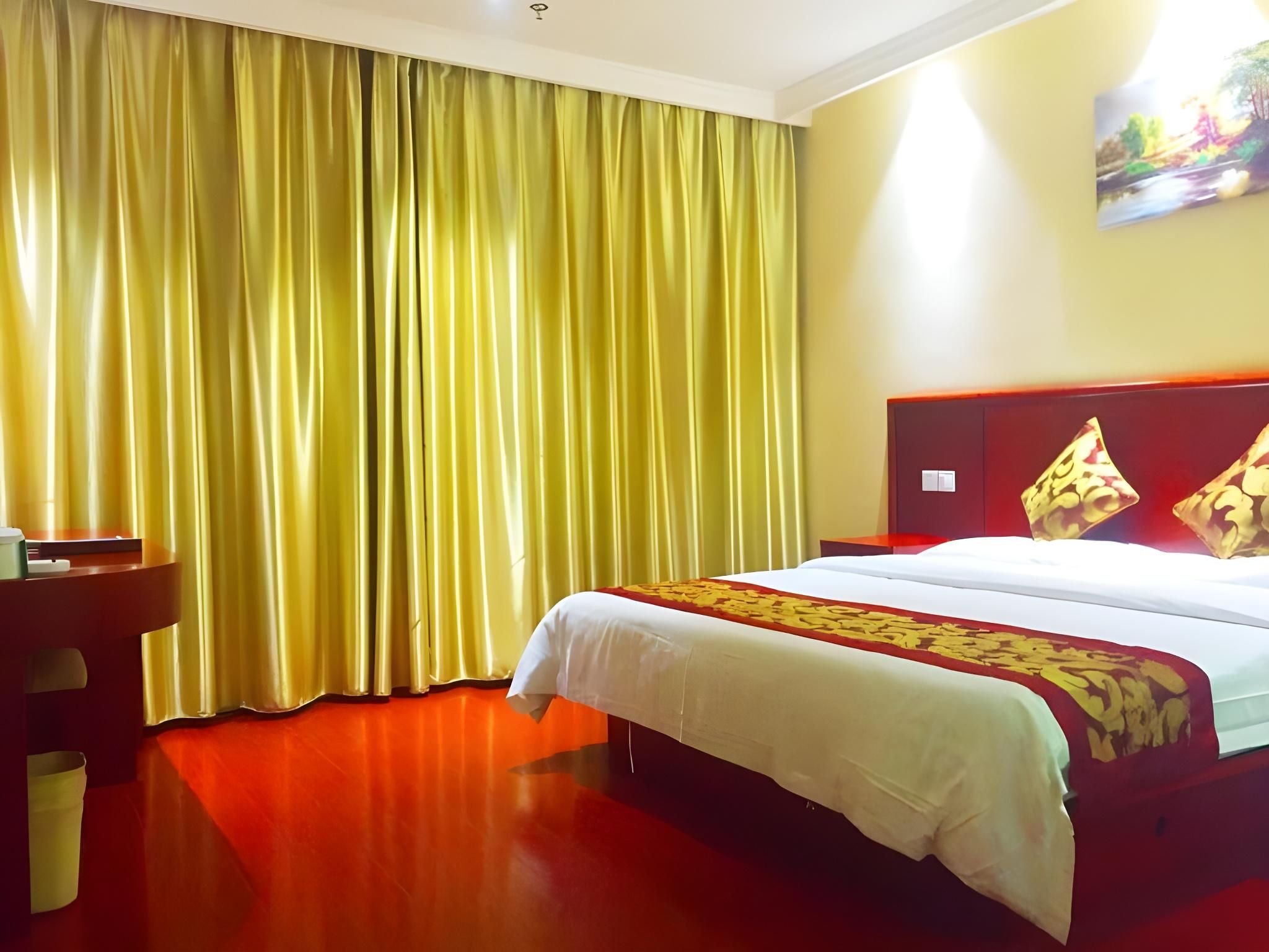 Room with Queen Bed