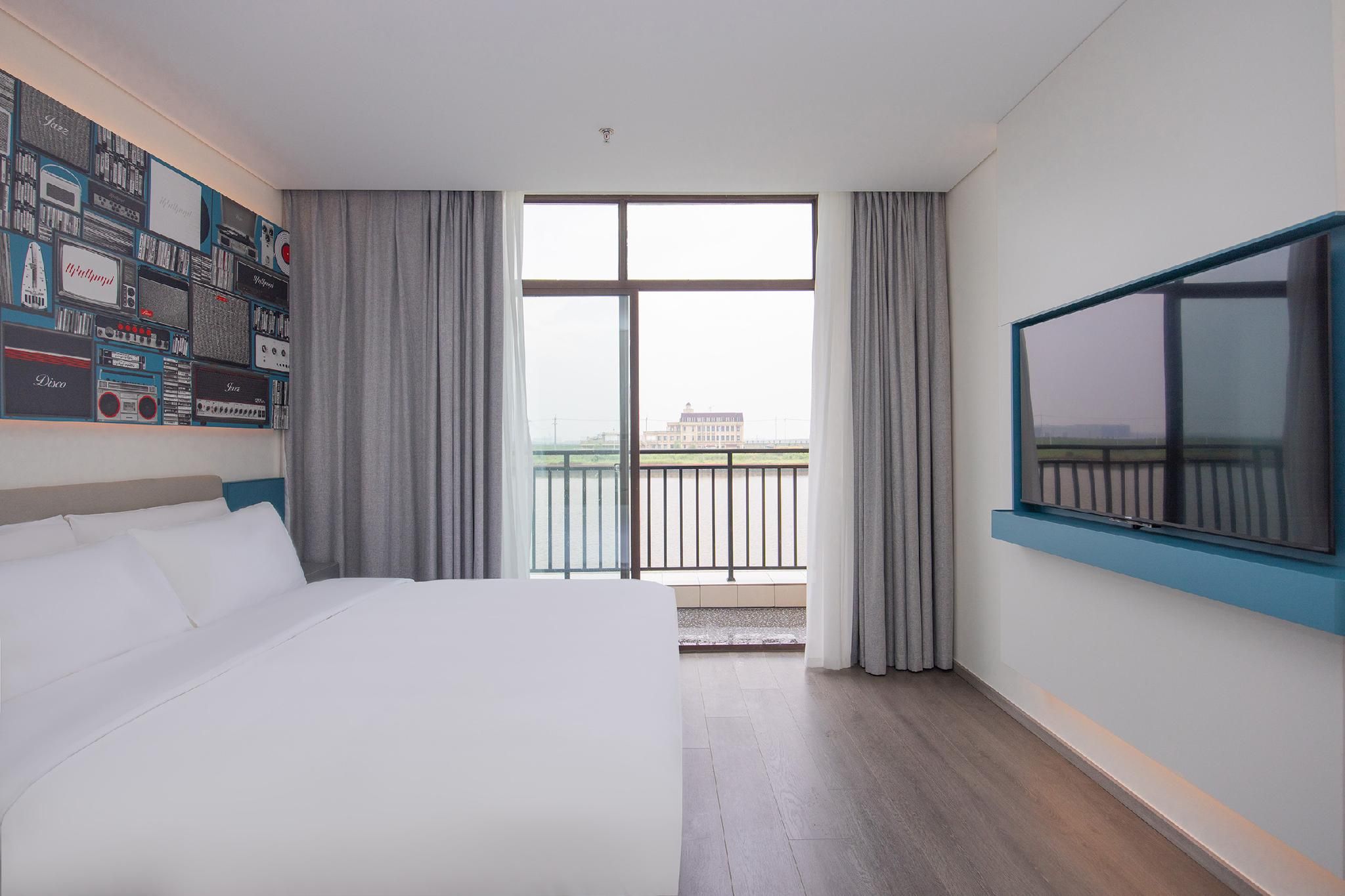Huazhu - Room With View