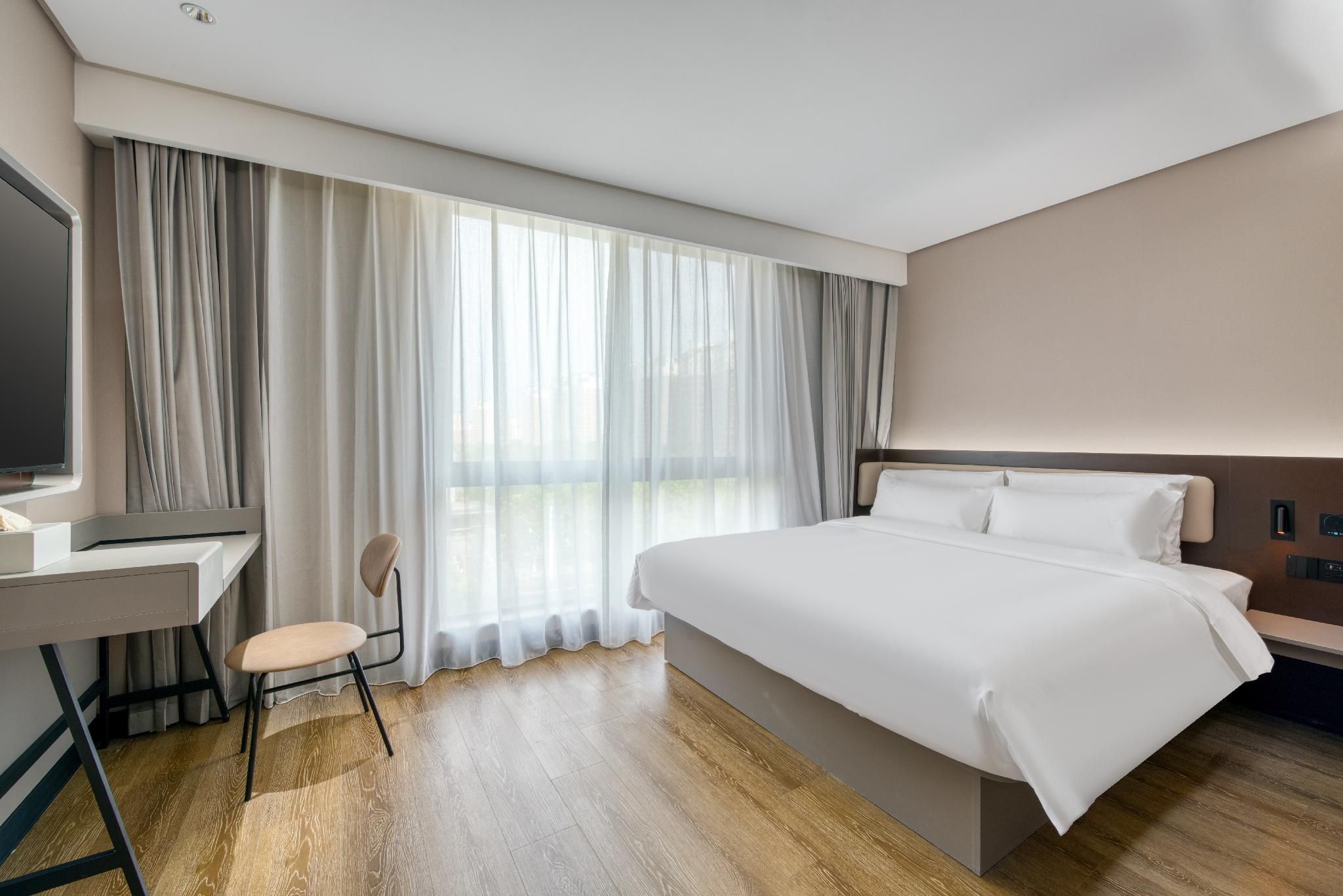 Huazhu - Room With Bed