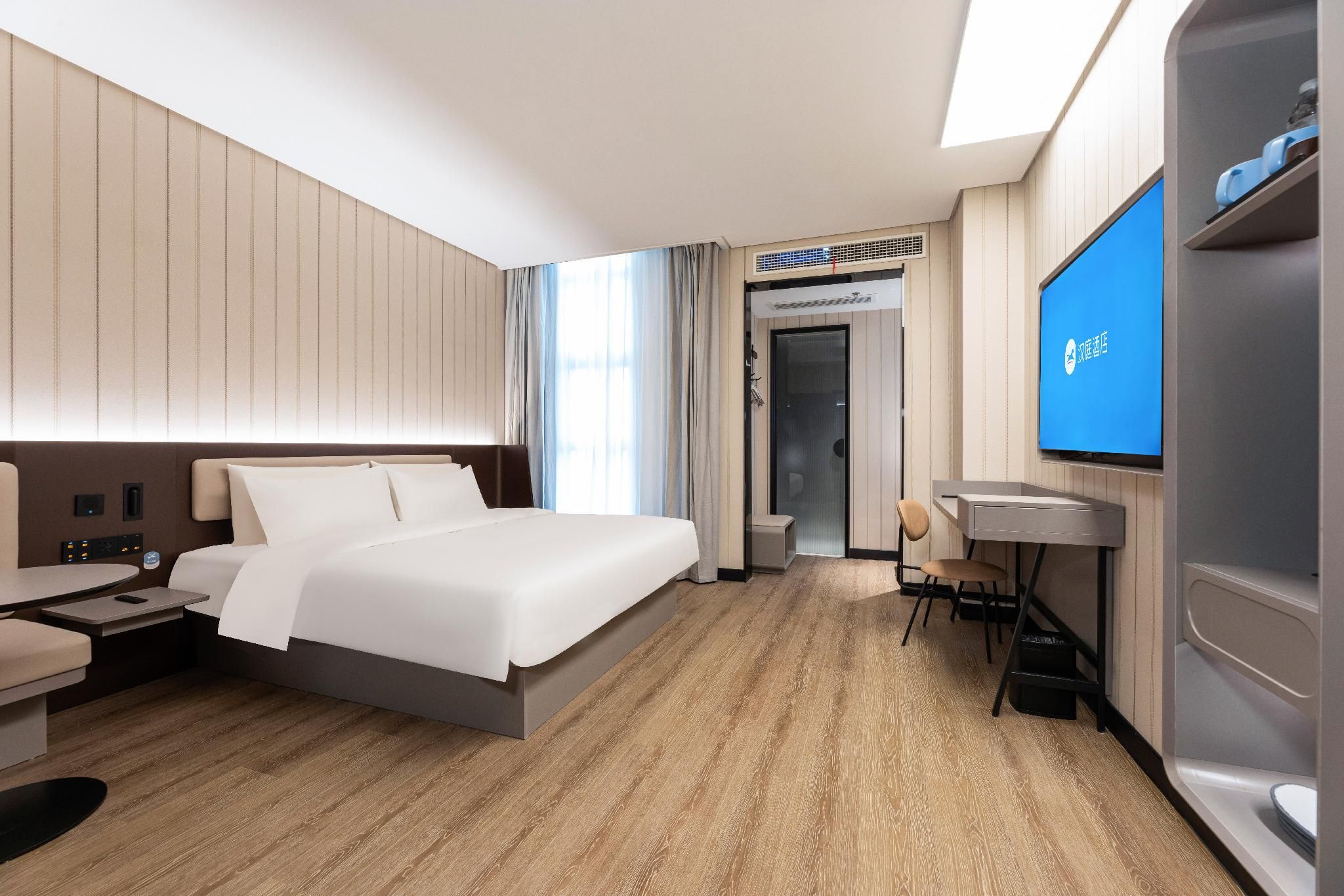 Business Queen Bed Room