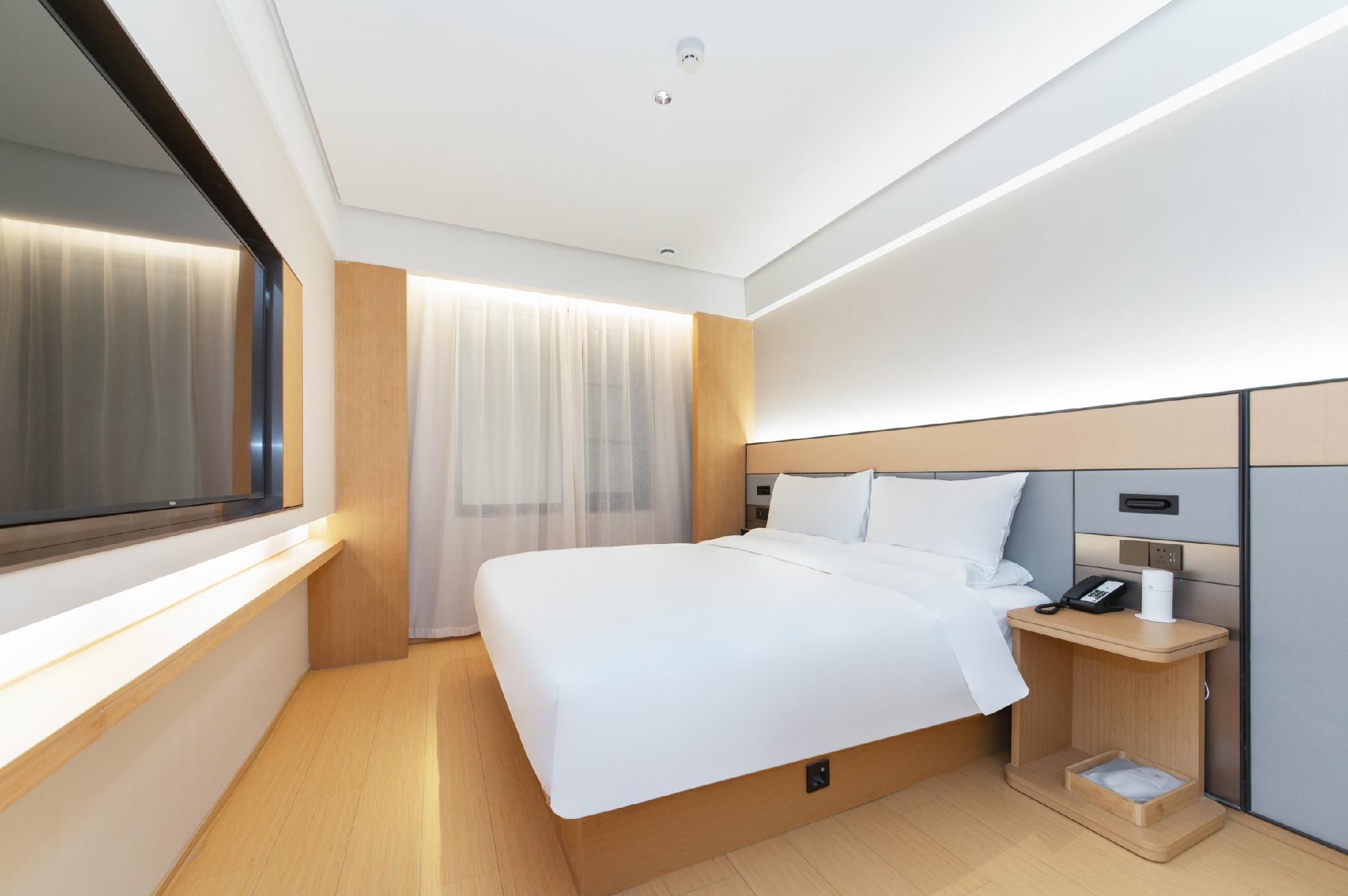 Huazhu - Superior BedRoom