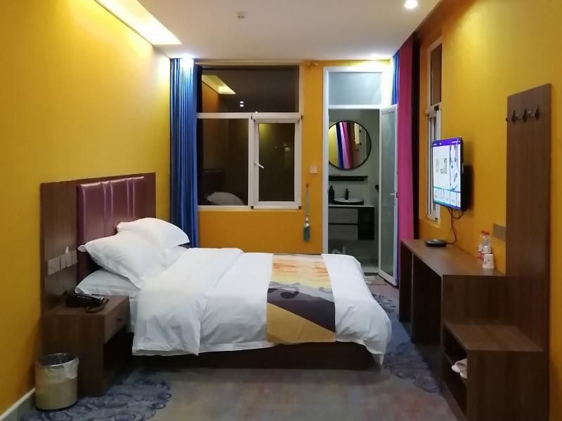 Business Queen Room