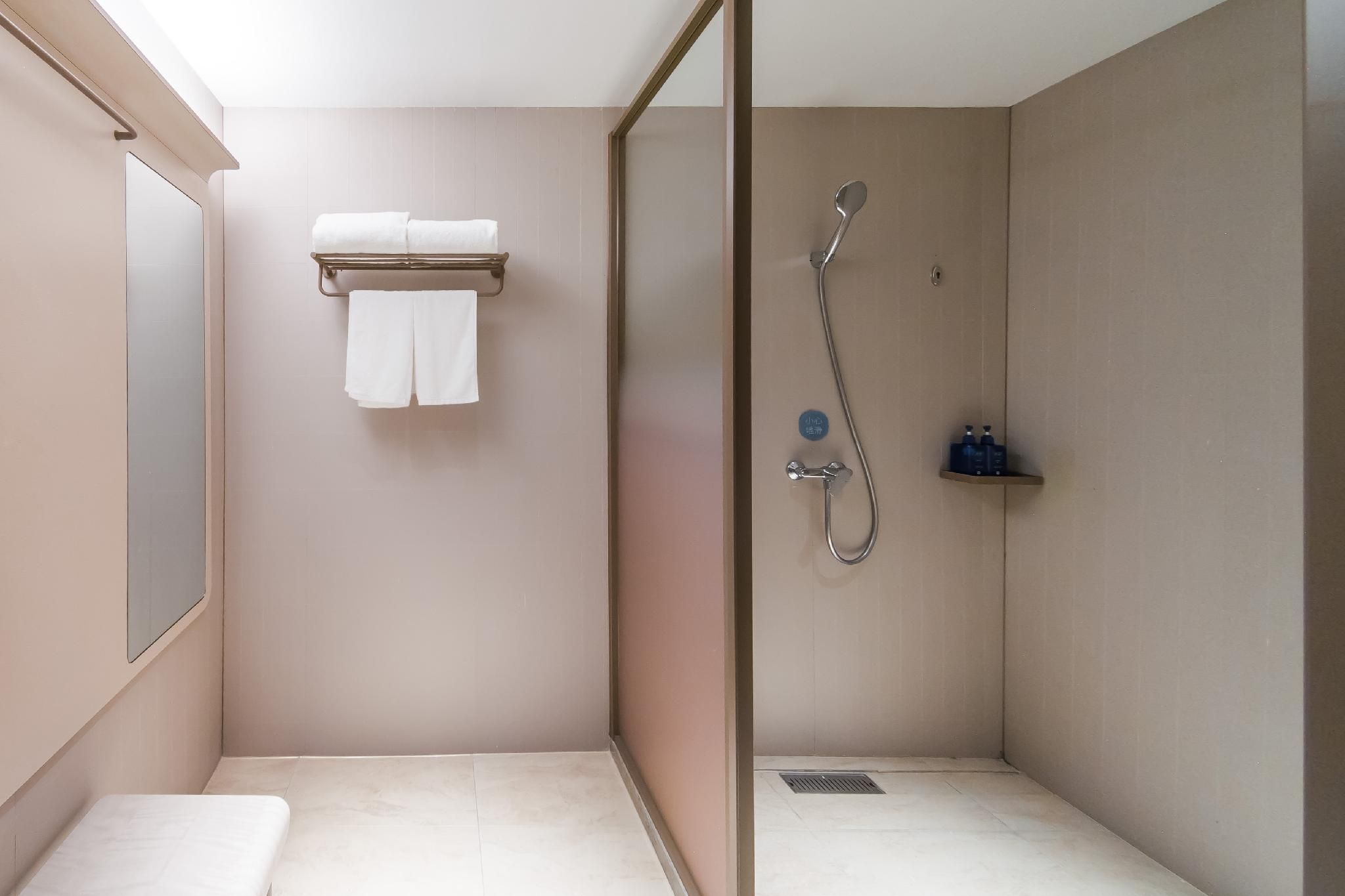 Huazhu - Superior Twin