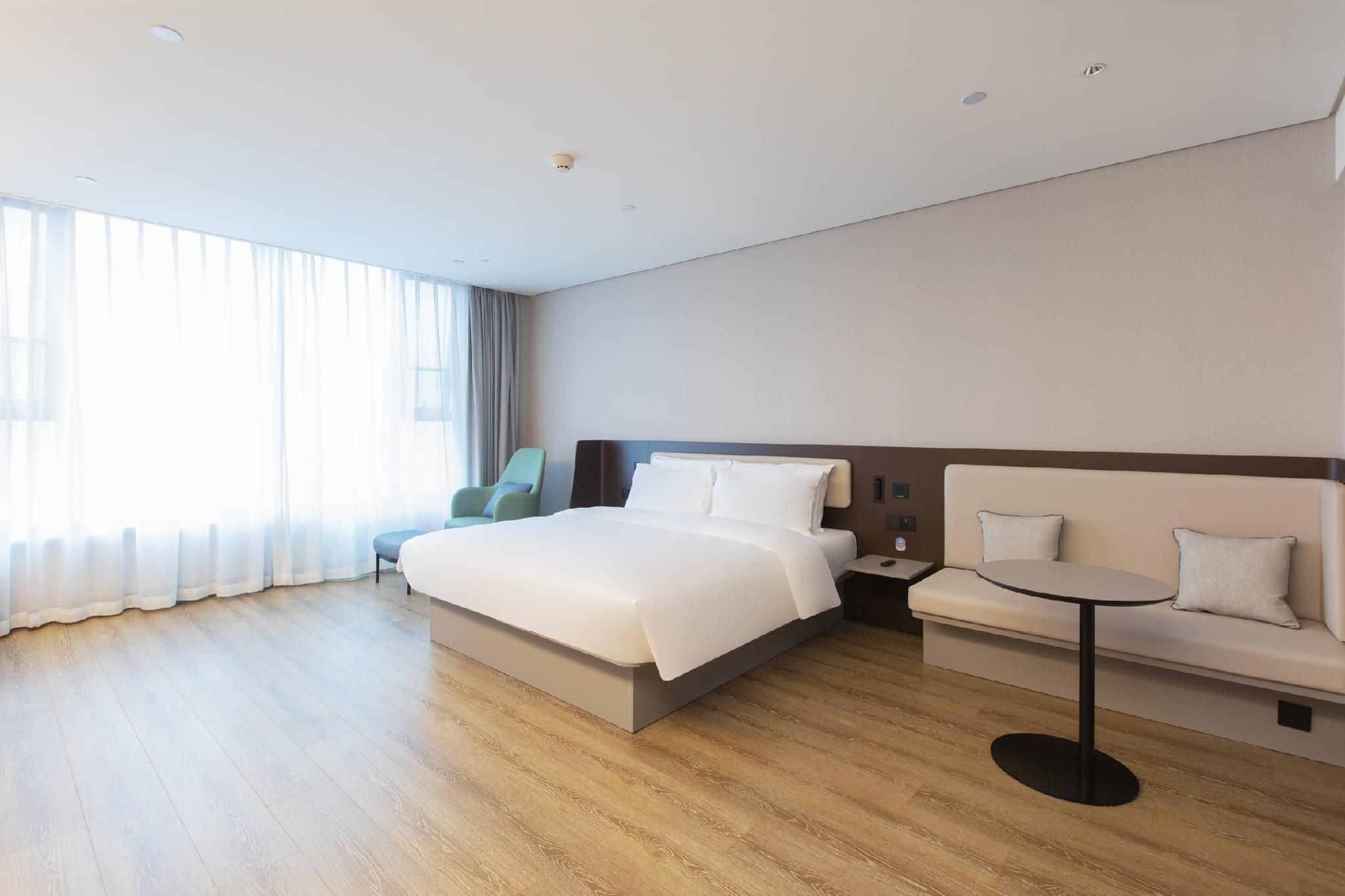 Business Queen Bed Room