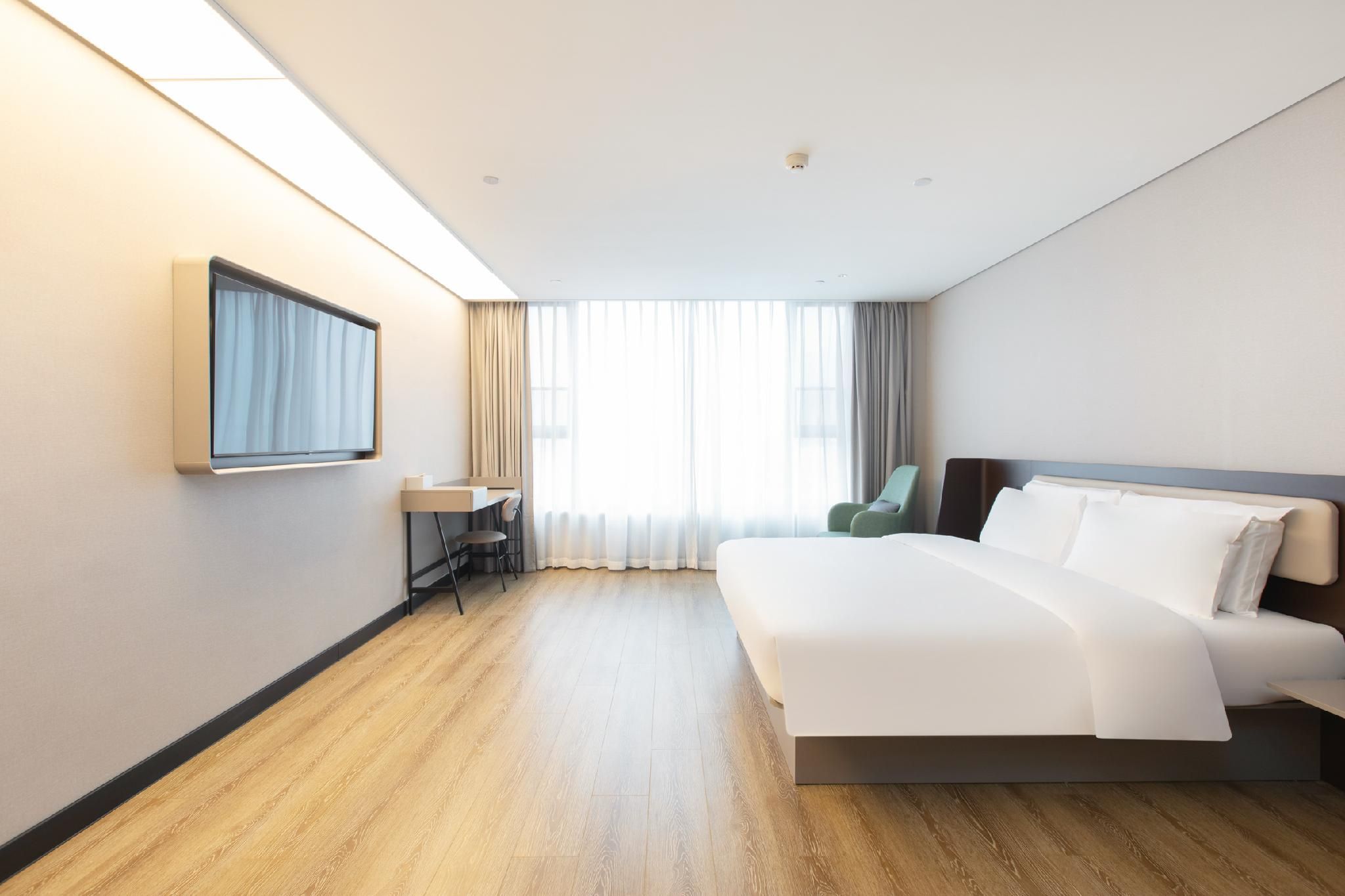 Business Queen Bed Room