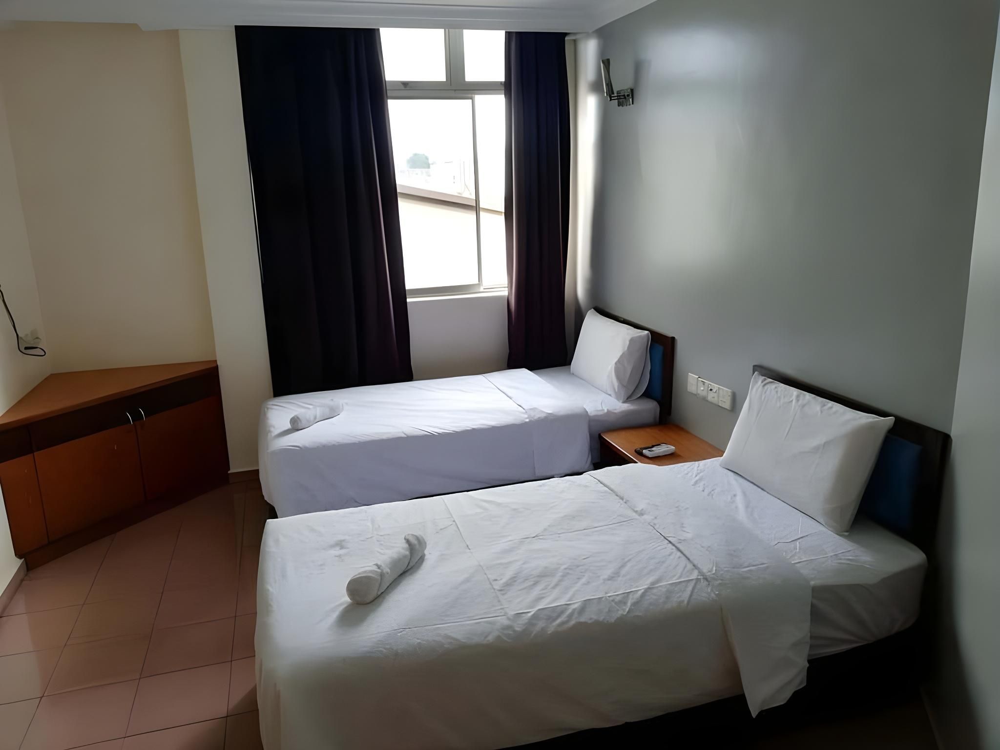 Lee Hotel Double Single Room