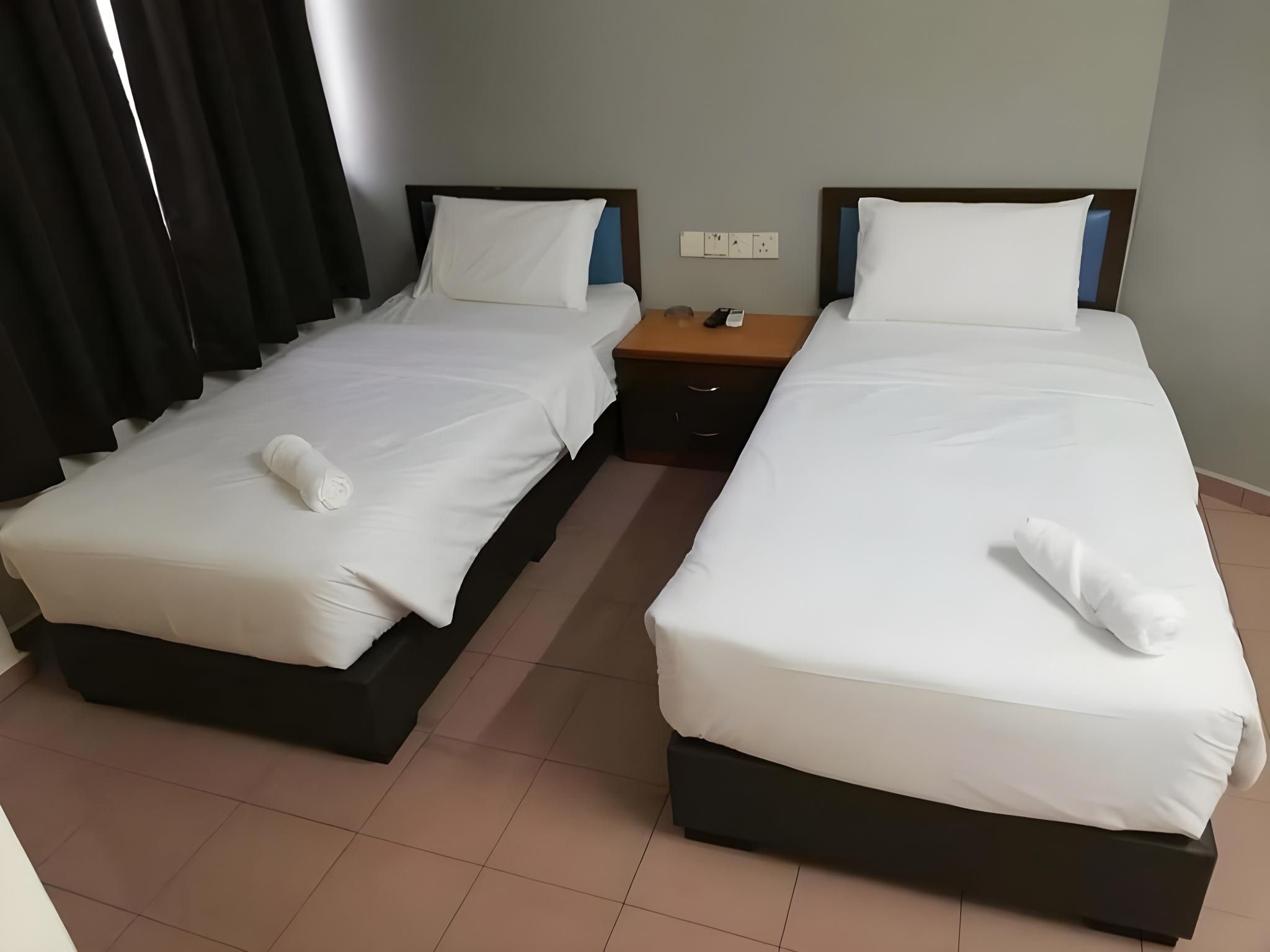 Lee Hotel Double Single Room 2
