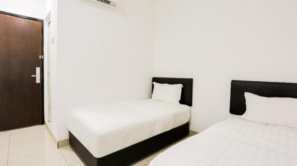 The Rich Hotel Standard Twin