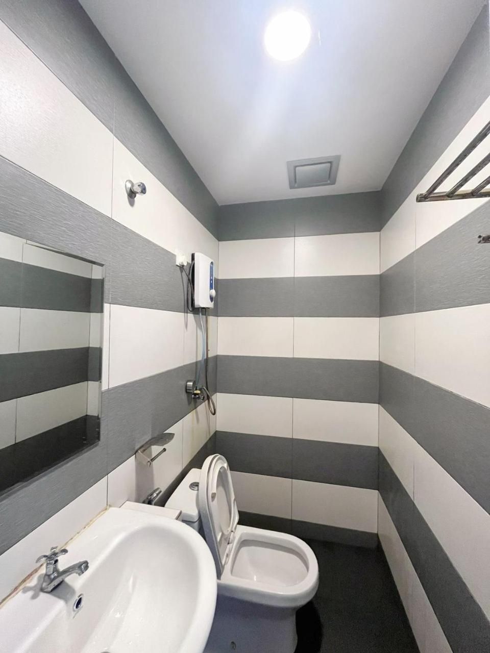 The Rich Hotel Standard Twin 3