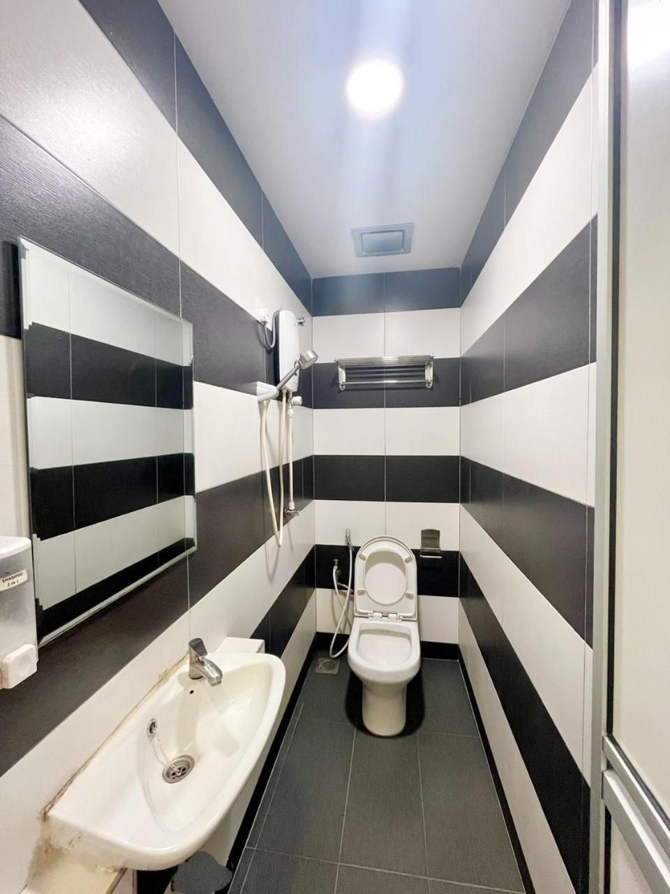 The Rich Hotel Triple Room 2