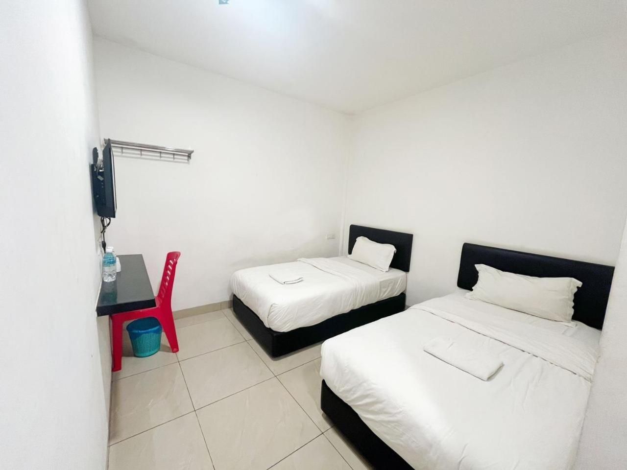 The Rich Hotel Standard Twin 2