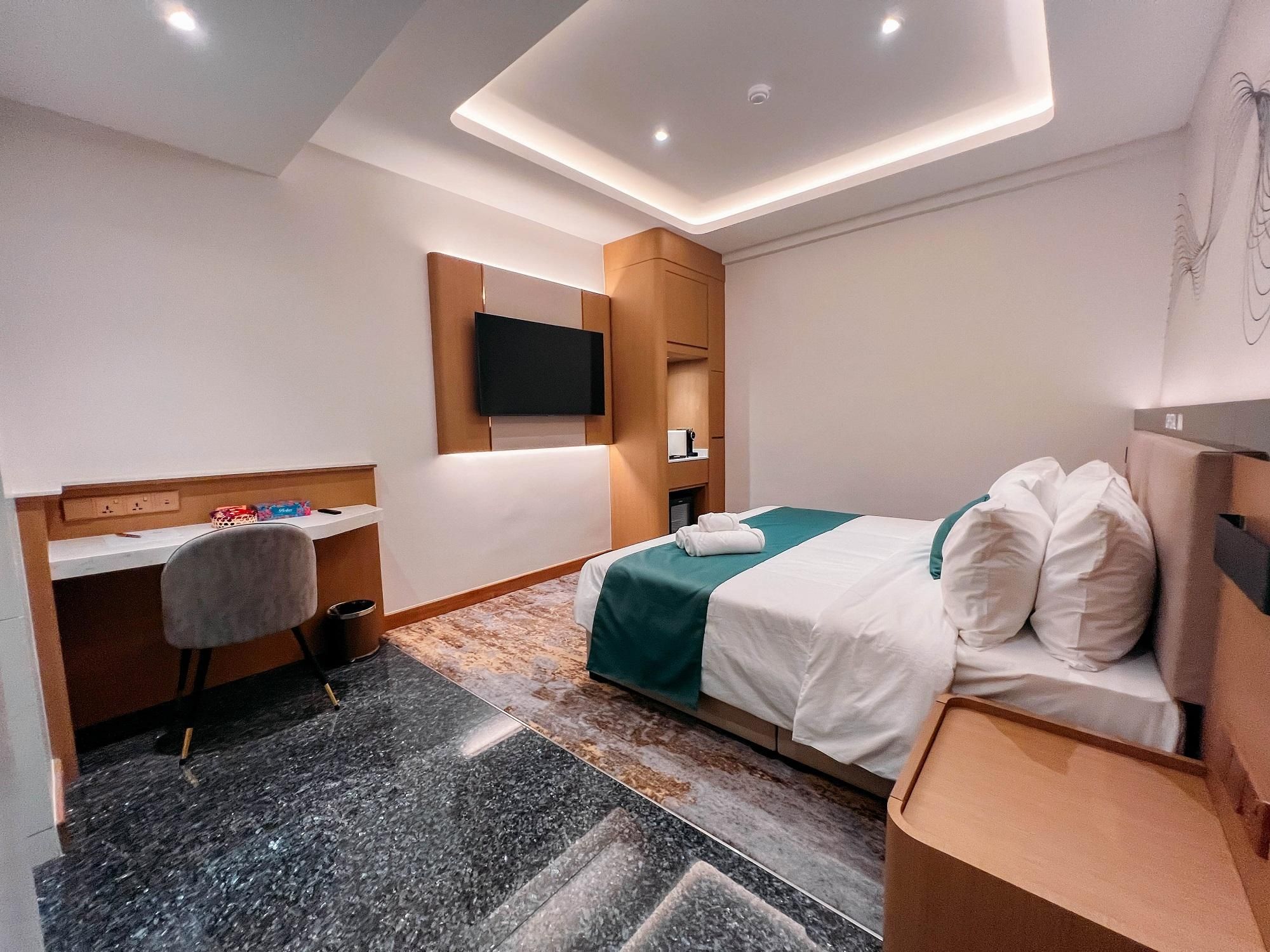 Standard King Room without Window